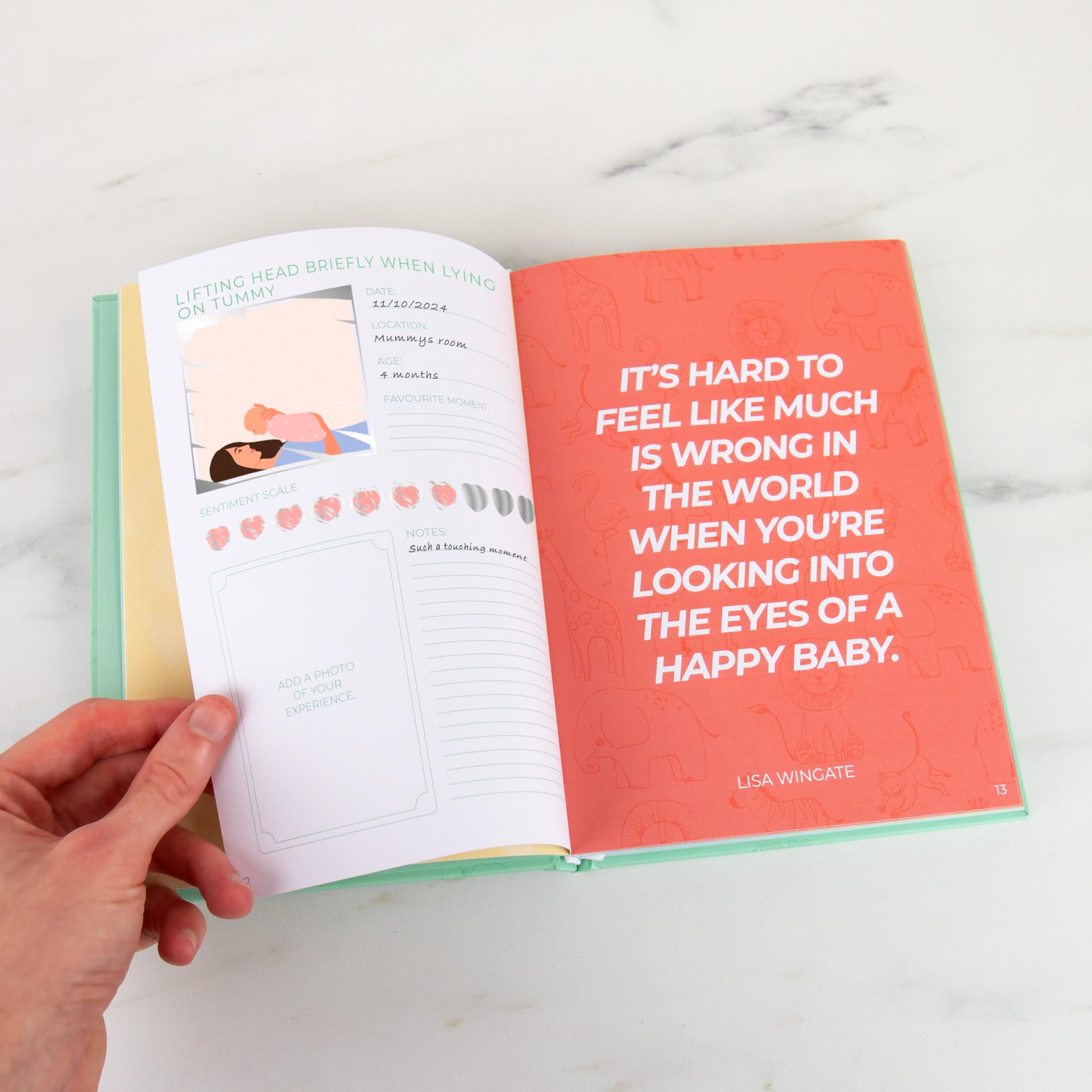 Gift Republic My First Years Baby Milestone Rubbelbuch - Erinnerungsbuch mit 100 Rubbelmeilensteinen - Babyparty Geschenk für frischgebackene Eltern - Erste Babys festhalten