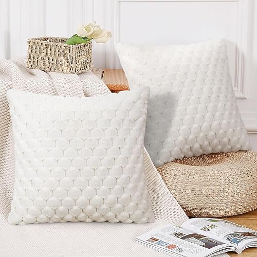 Merrycolor Juego de 2 fundas de almohada de piel sintética color blanco crema de 18 x 18 pulgadas, fundas de almohada suaves y esponjosas modernas,