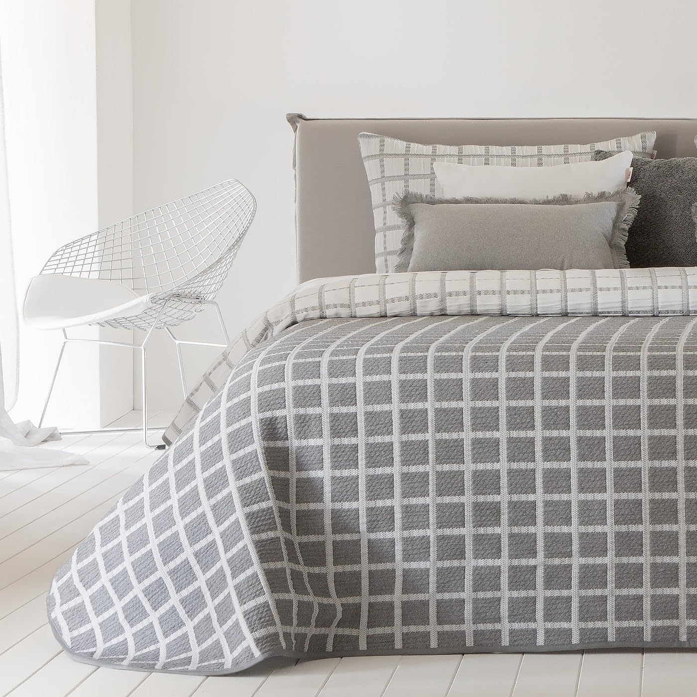 Henko - Colcha Verano Cama 200 - Tejido Relieve Geométrico - 300x270 cm - Suave y Transpirable - Fabricado en España - Color Gris (Austin)