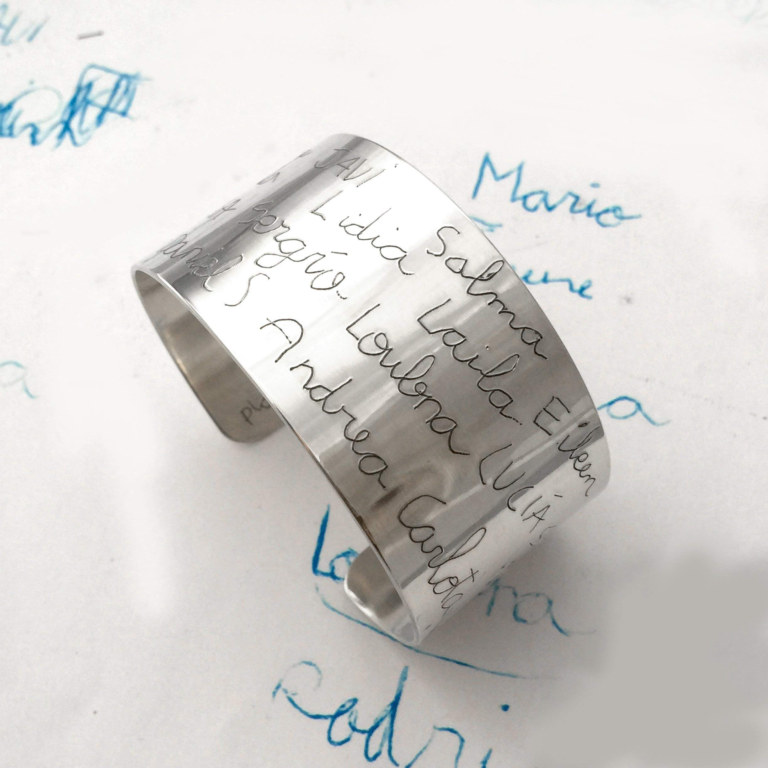 Brazalete Profesora Personalizado con Nombres de Alumnos – Regalo Fin de Curso Maestra – Pulsera Artesanal Grabada a Mano en Aluminio Hipoalergénico – Detalle Único Colegio