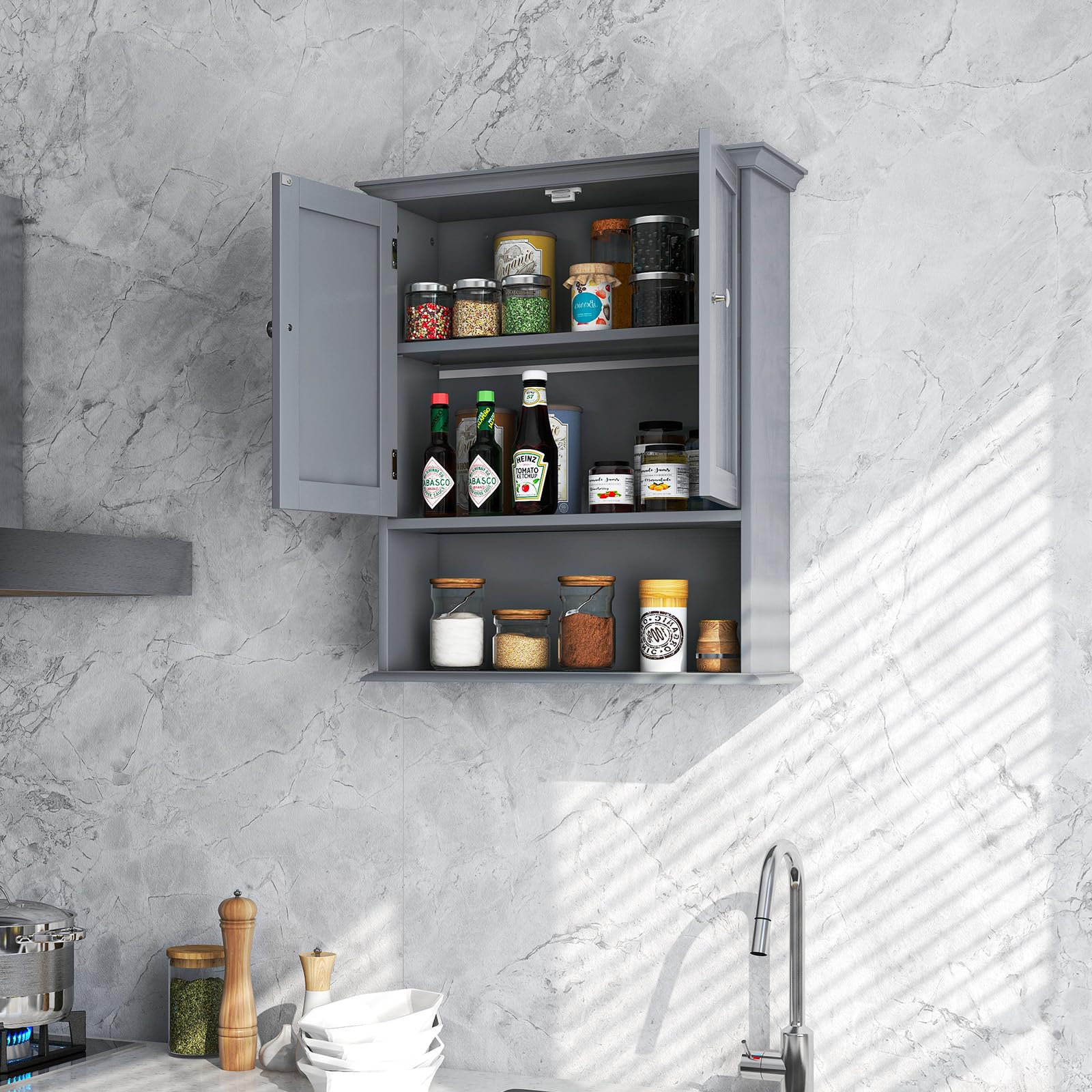 GIANTEX Badezimmerschrank hängend Holz, Hängeschrank Bad mit offener Ablage, Badschrank Wandschrank mit Türen & verstellbarem Regal, Badhängeschrank für Badezimmer Küche 60x19x71 cm (Grau)