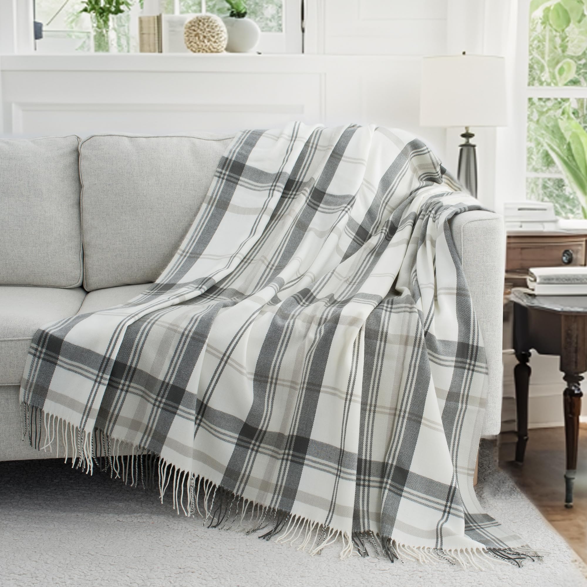 GINAMUSE Grey and White Plaid Throw Blanket for Couch,60"X80" Super Soft Cozy Warm Home Decorative Throw with Tassels for Bed Sofa Picnic