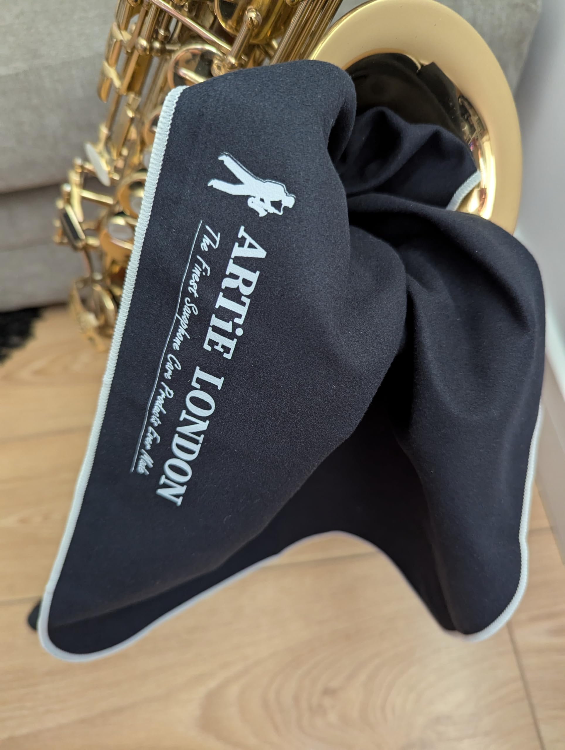 Saxophone Polishing Cloth, Black - Image 3