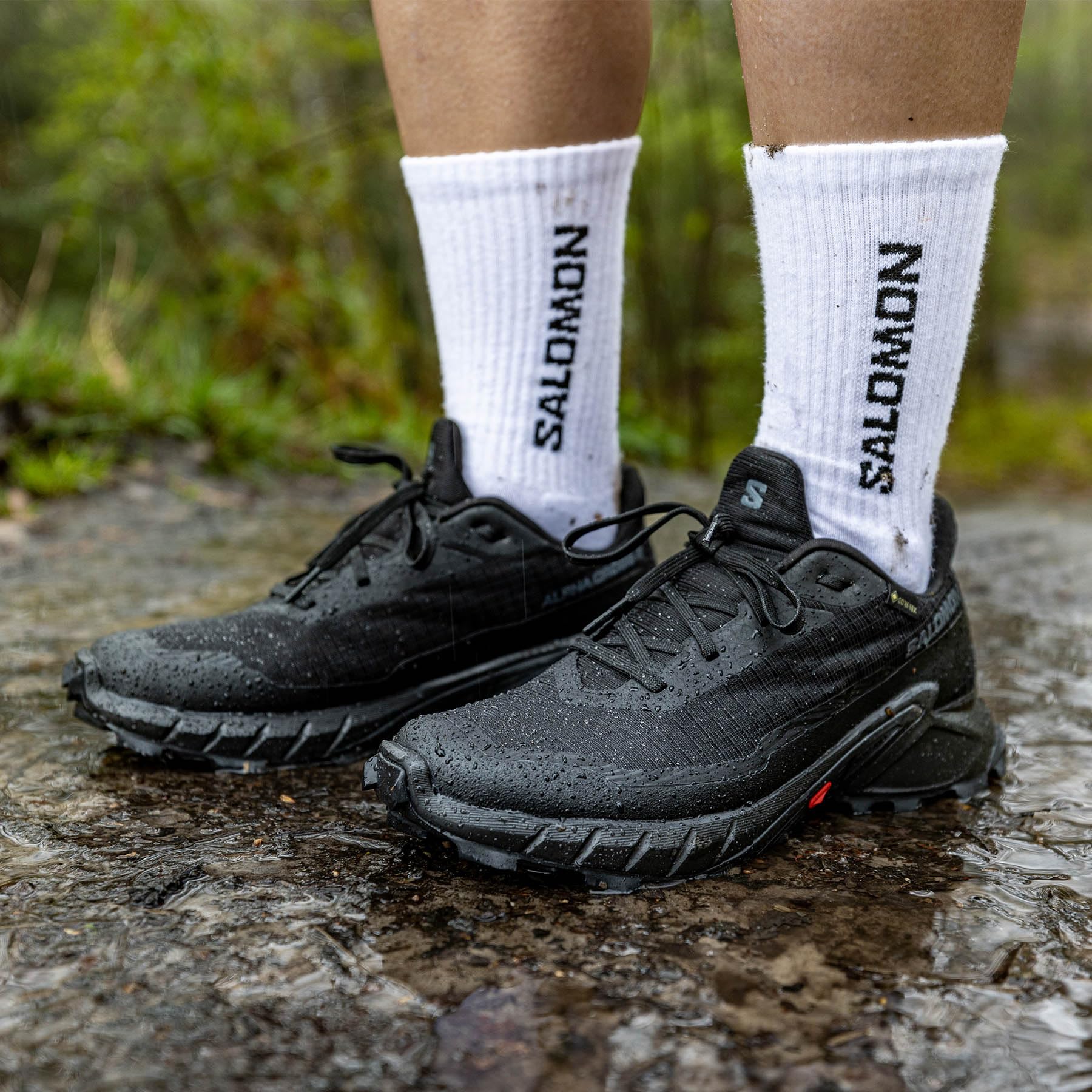 Salomon Alphacross 5 Gore-Tex Damen Wasserdichte Trailrunningschuhe, Starker Grip, Wasser- und Wetterschutz, Anhaltender Komfort, Black, 36