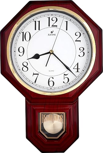JUSTIME Tradicional Schoolhouse - Reloj de pared de plástico con péndulo fácil de leer cada hora con melodía Westminster fabricada en Taiwán 4 pilas