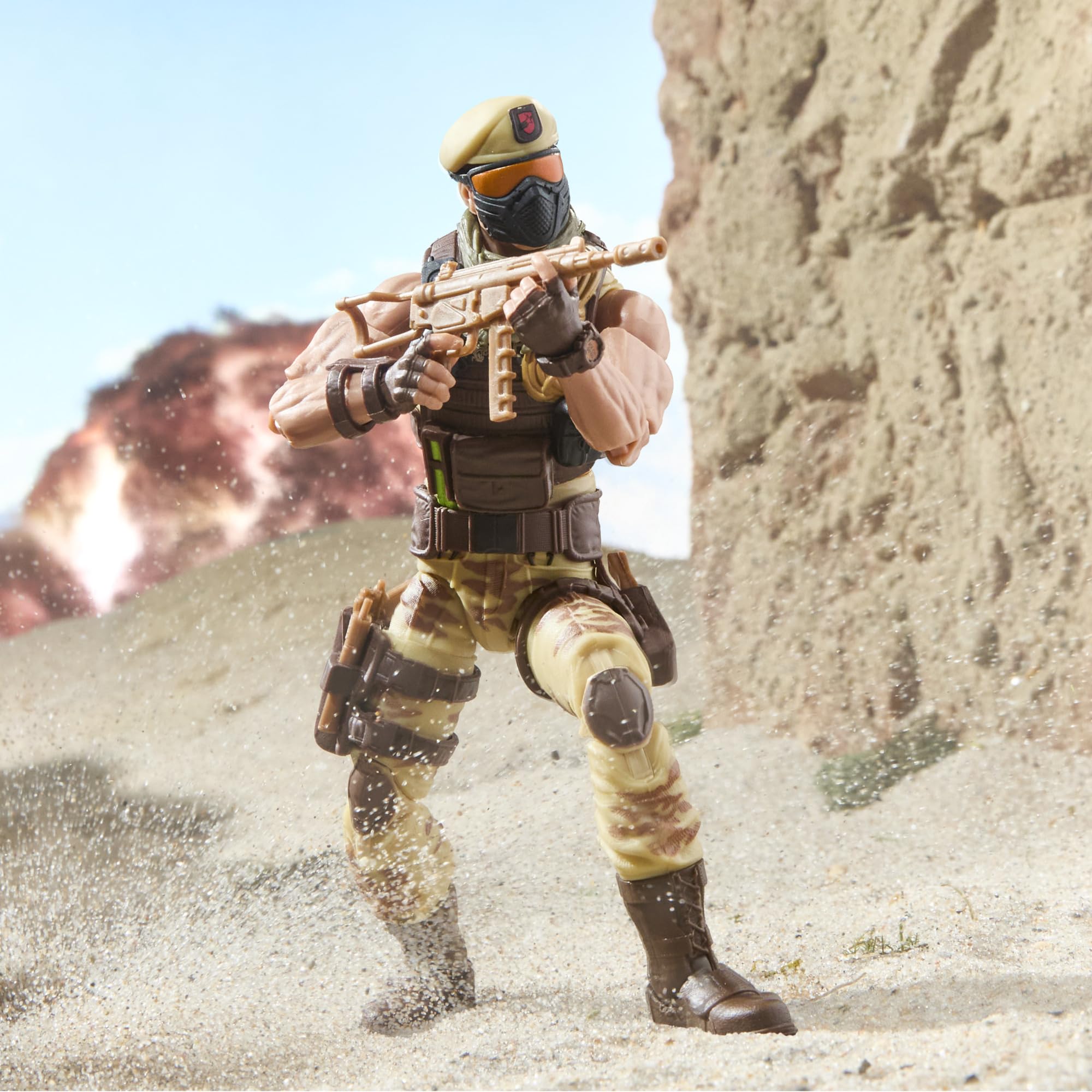 G.I. Joe Classified Series #217, Dusty & Coyote Sandstorm, Set mit Action-Figur (15 cm) und Tier zum Sammeln