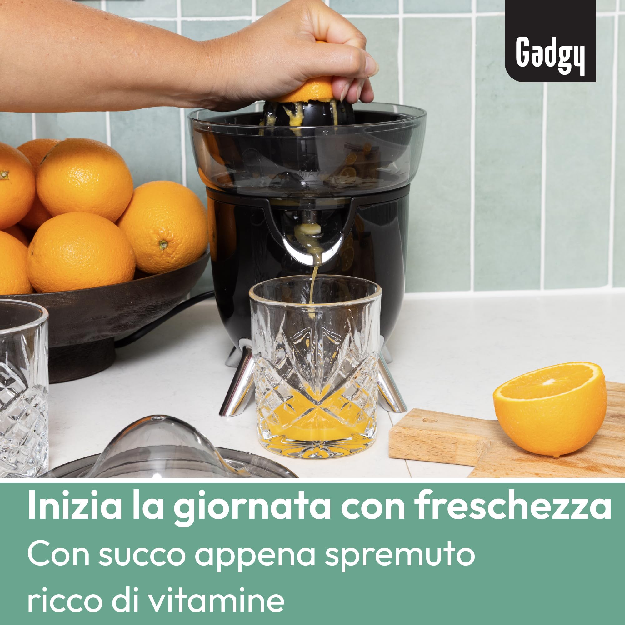 Gadgy Spremiagrumi Elettrico 100W – Estrattore di Succo Compatto con Beccuccio Antigoccia, Coperchio Antipolvere e Piedini Antiscivolo - Succhi Freschi di Arancia, Limone e Lime | Per Arance Limoni Lime e Pompelmi con Piedini Antiscivolo e Coperchio Antip