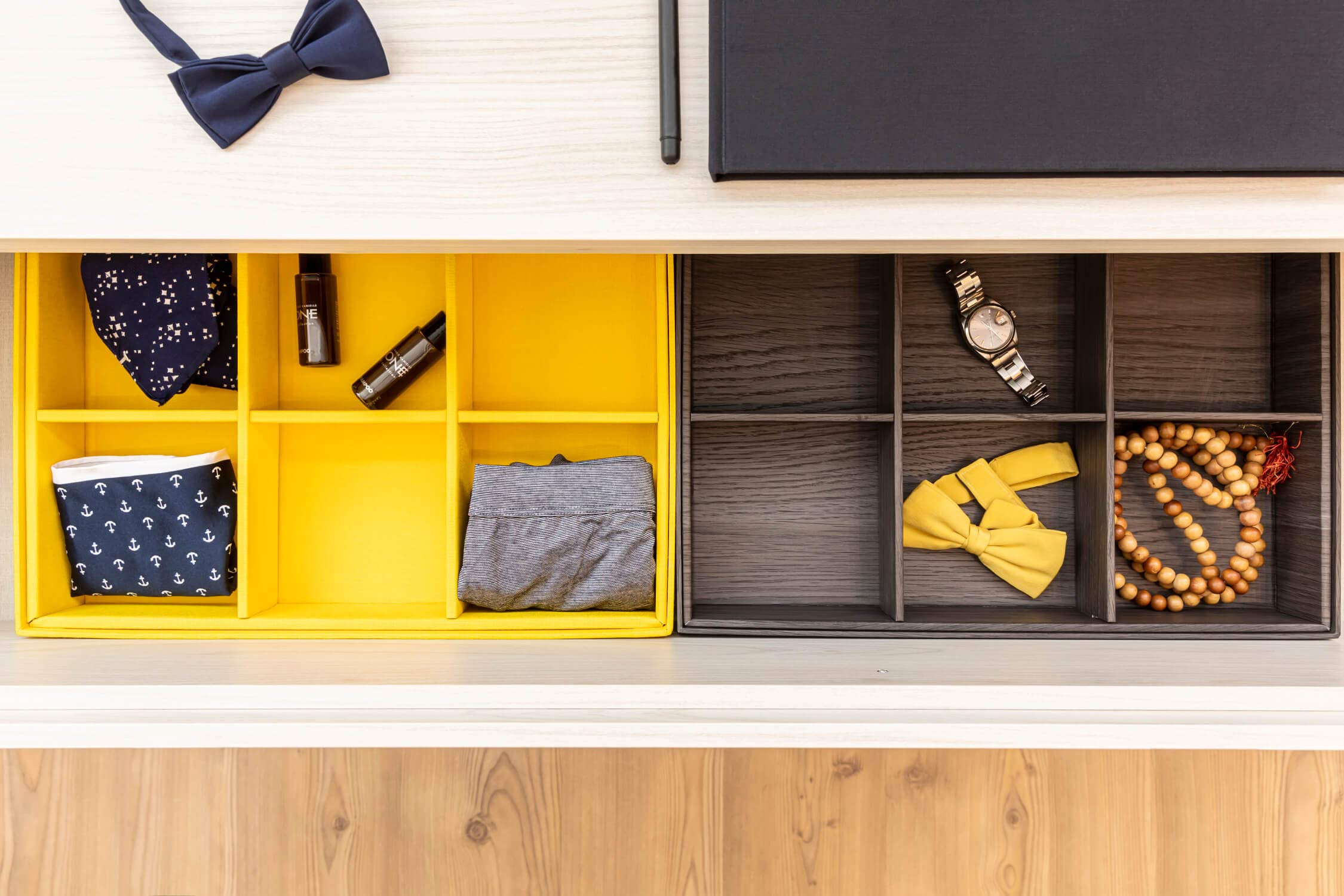 ilo - Organizer Armadio e Cassetti cm 35x27 H.8,5 con 6 Scomparti - Scatola Portaoggetti da Scrivania - Rivestimento Soft Touch Nero, Piacevole al Tatto - Riciclabile e Prodotto in Italia