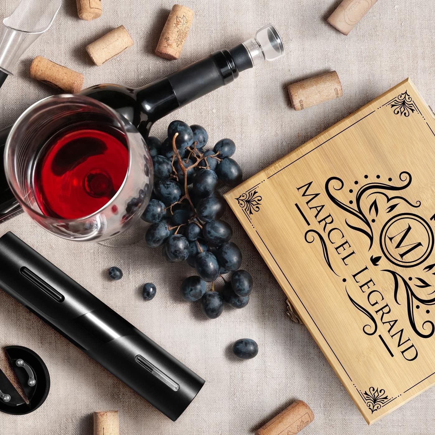 Maverton Coffret du Sommelier Imprimé - Set sommelier Personnalisé avec Accessoires pour Homme - pour Connaisseur - Cadeau Homme - Cadeau Personnalisé - Cadeau Anniversaire Homme - SIMPLICITÉ