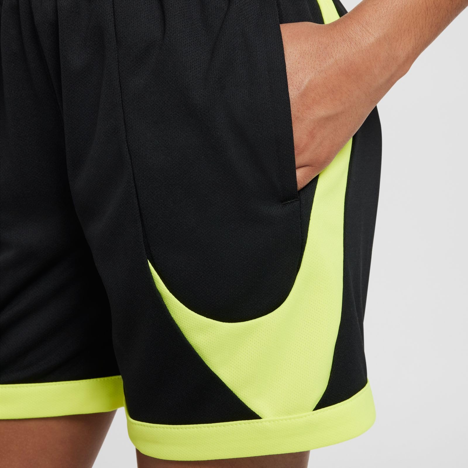 Nike - B Nk DF Multi+ Swoosh Short, Pantaloncini da Ginocchio Bambini e Ragazzi