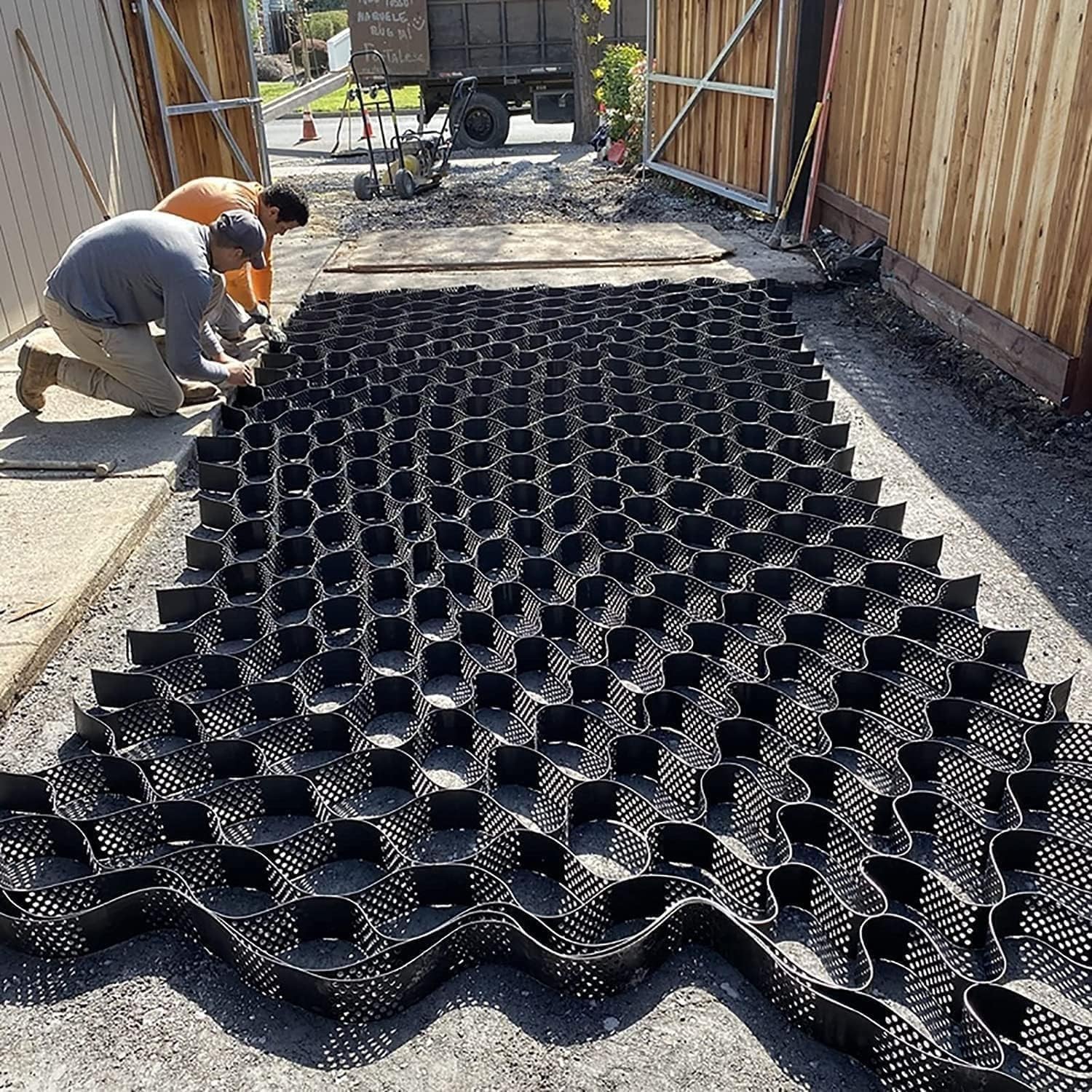 Grille stabilisatrice de gravier contre les flaques et enfoncements d'allée