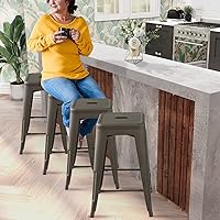 Vista 9 de COSTWAY Juego de 4 taburetes de bar apilables de metal de 24 pulgadas con asiento cuadrado y agujero de mano, diseño reforzado en forma de X, cómodo