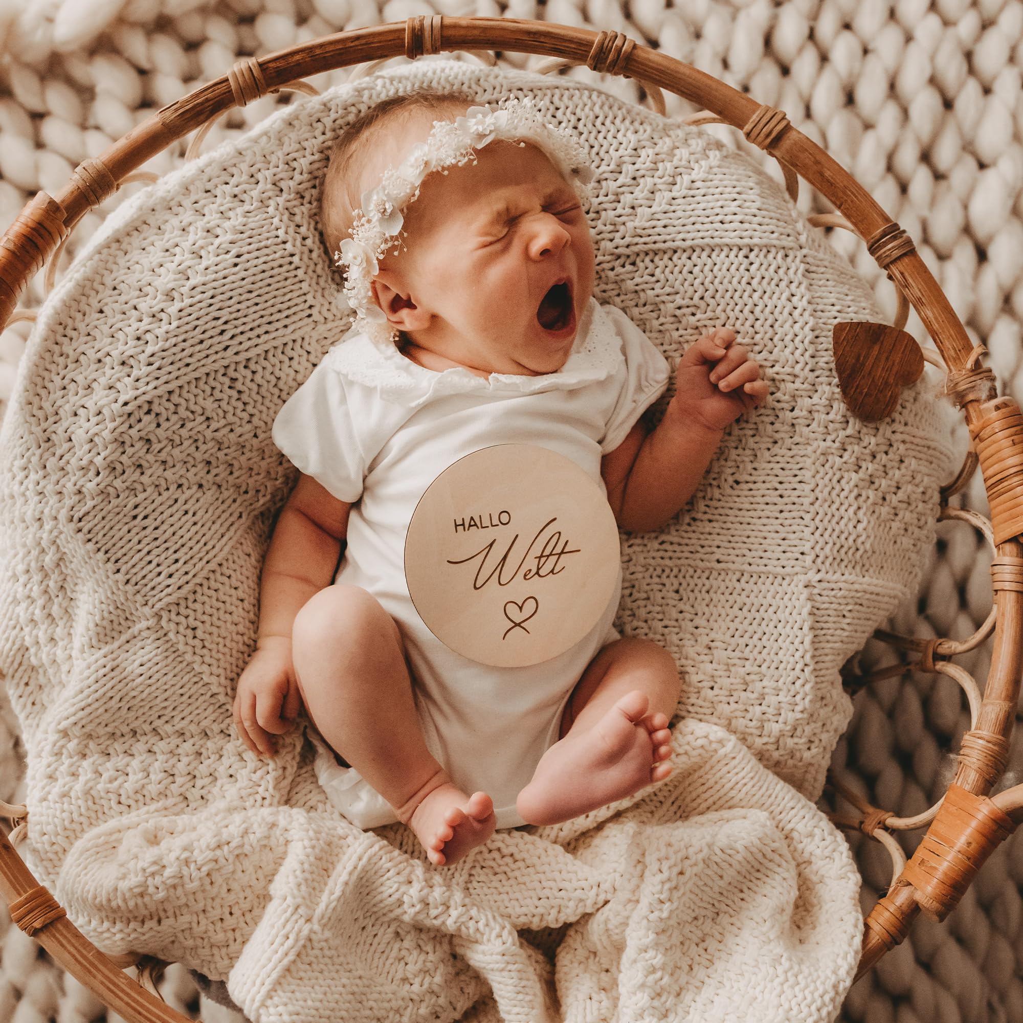 Holz Meilensteinkarten Baby auf deutsch - 30 Meilensteine auf edlen Holzscheiben als Geschenk zur Geburt/zur Babyparty für Schwangere, werdende Mütter, werdende Eltern.