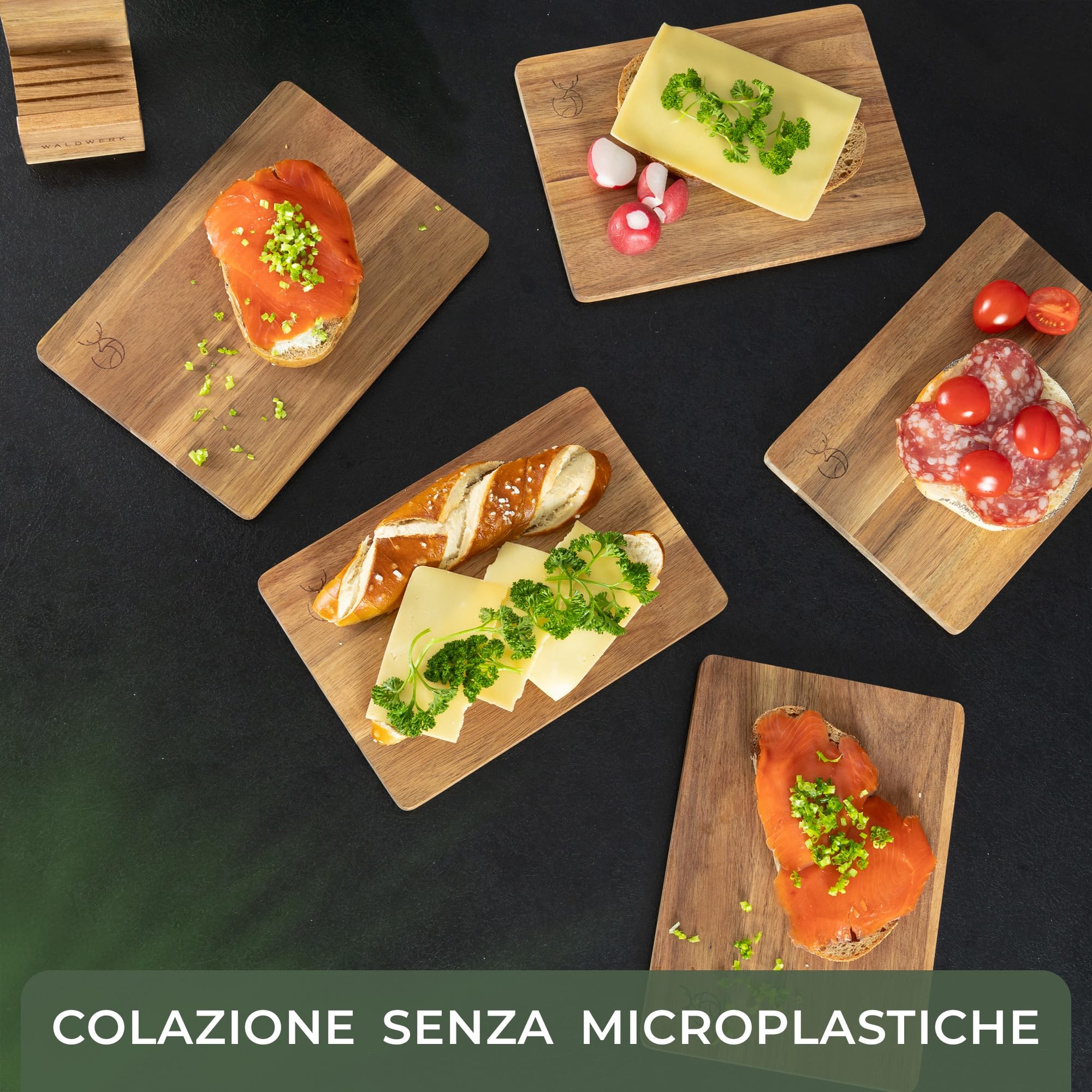 WALDWERK Set di 5 taglieri da colazione (23 x 16 x 1 cm) in legno massiccio di acacia – Tagliere da cucina con supporto – 5 tagliere legno – Tagliere in legno perfetti per la colazione
