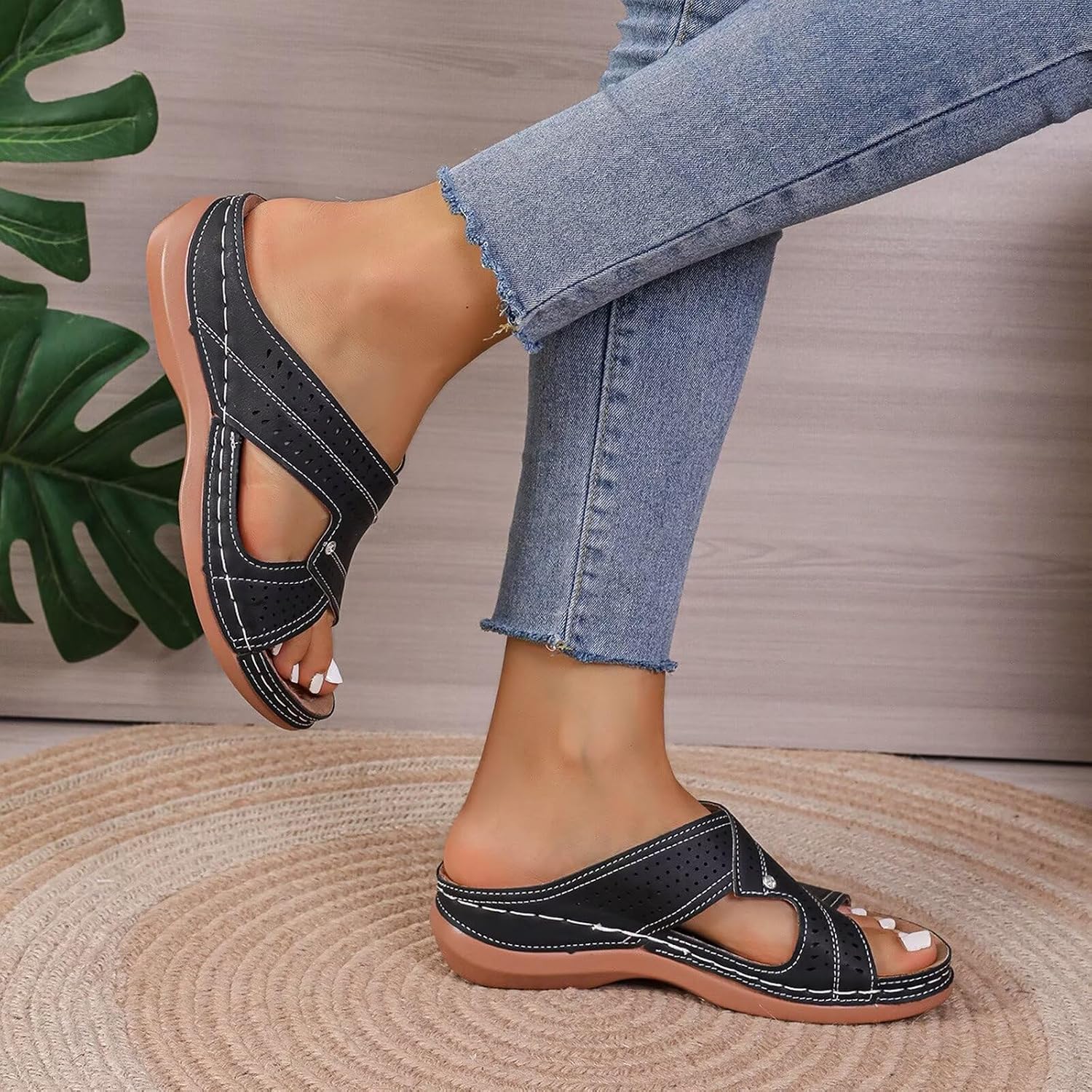 Women Slipper Perfect for Summer Beach, Vacation & Casual Wear Gift for Women Stylish Outer Wear Beach Sandals Slippers