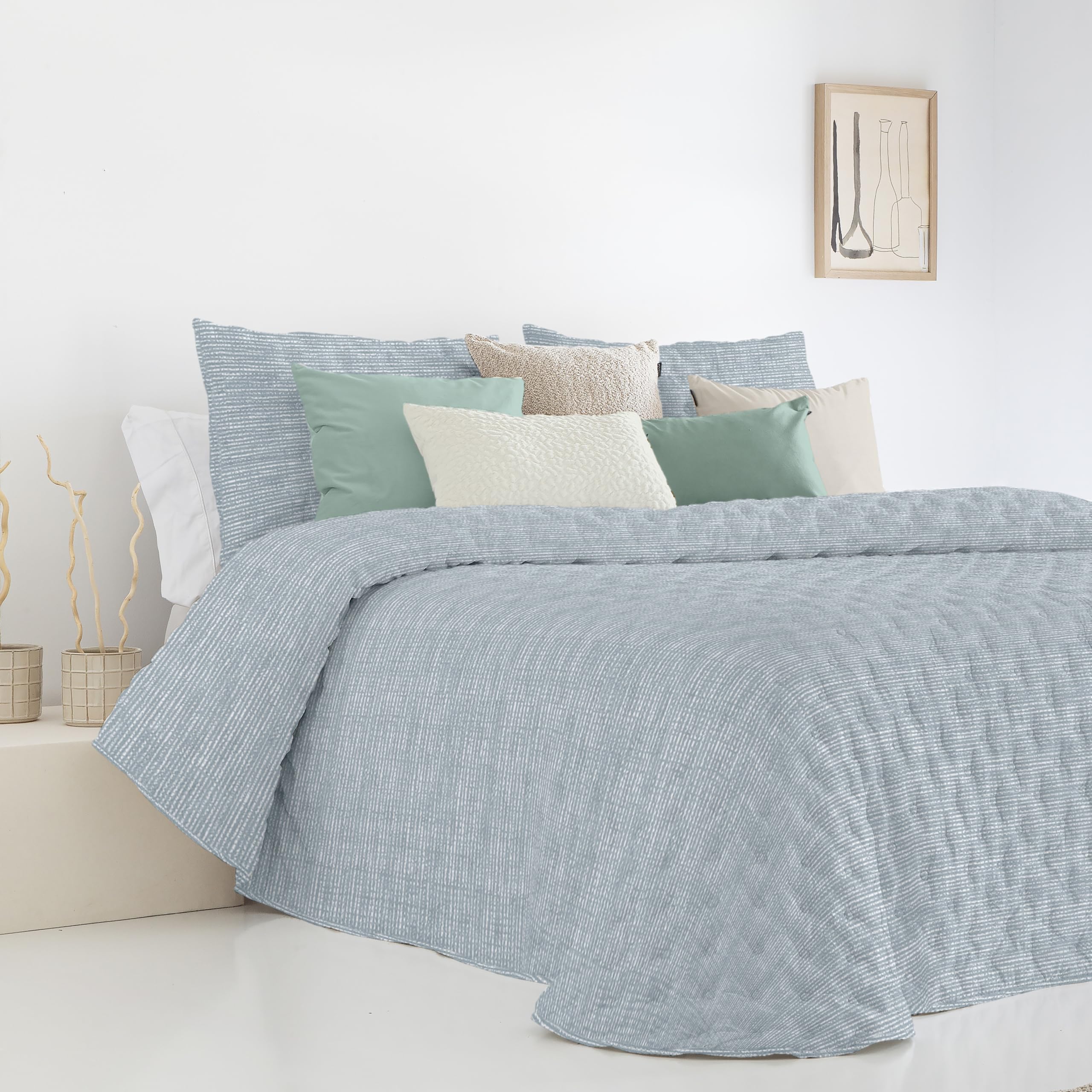 Fundeco - Colcha Entretiempo Cama 135 Diseño Reversible de Rayas y Efecto Semiliso Color Azul - Medida 235x270 cm - Incluye 2 Fundas de Cojín 50x70