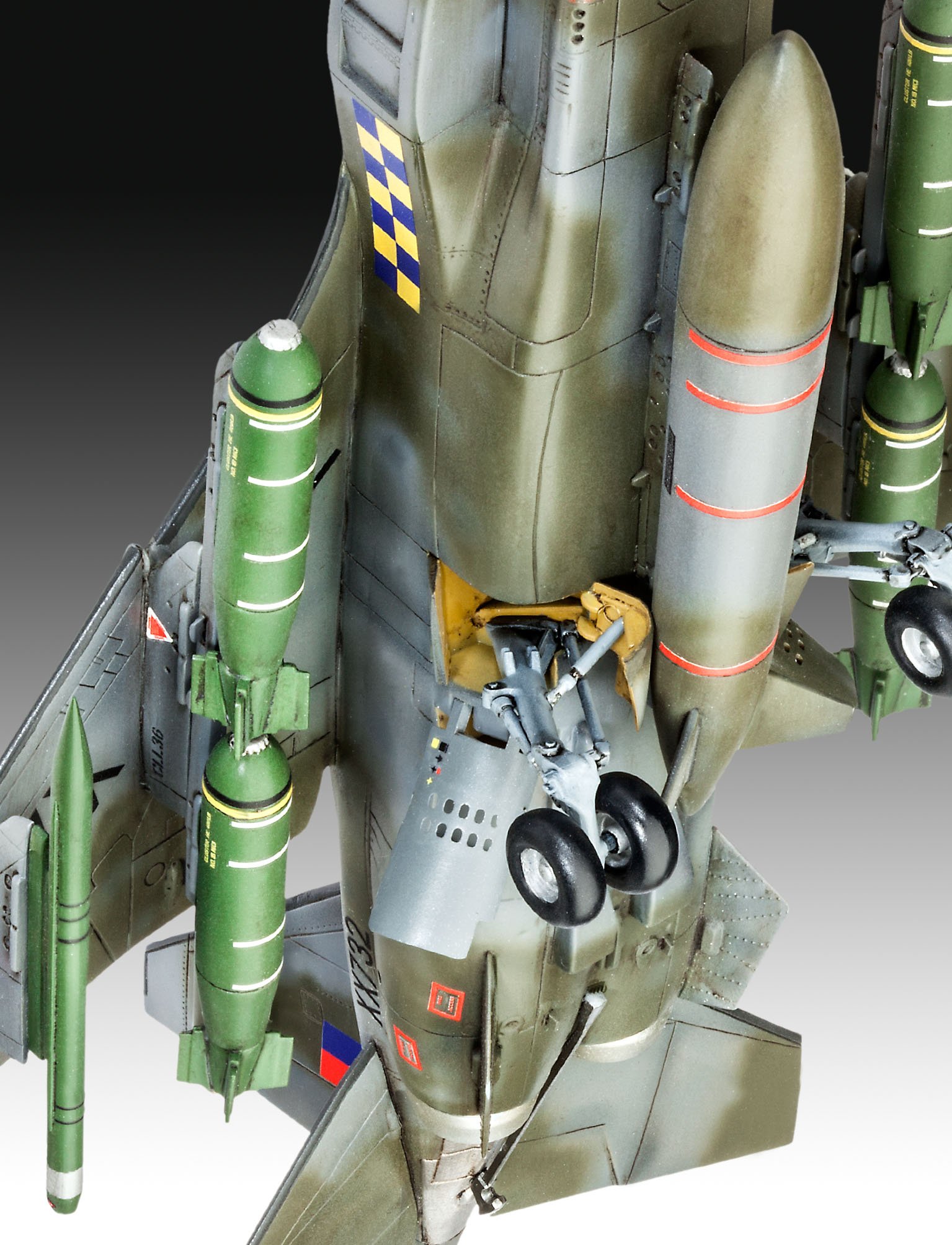 Amazon | ドイツレベル 1/48 ジャギュア GR.1/GR.3 プラモデル