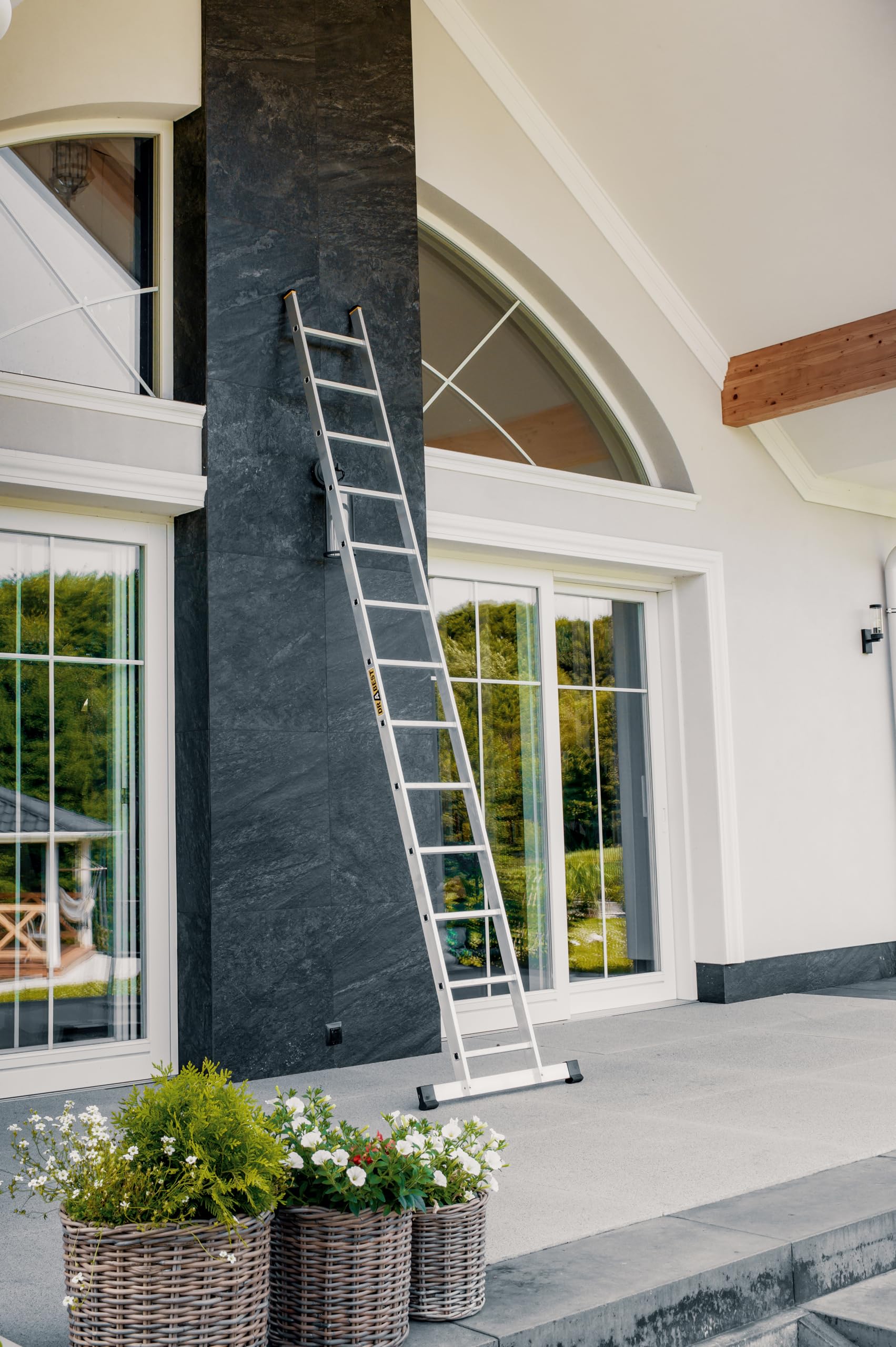 DRABEST Pro Serie Escalera de Mano Escalera de Aluminio de 13 peldaños con Ganchos, Capacidad de Carga de 150 kg, Patas Antideslizantes, Peso Ligero, Resistente a la corrosión, EN131