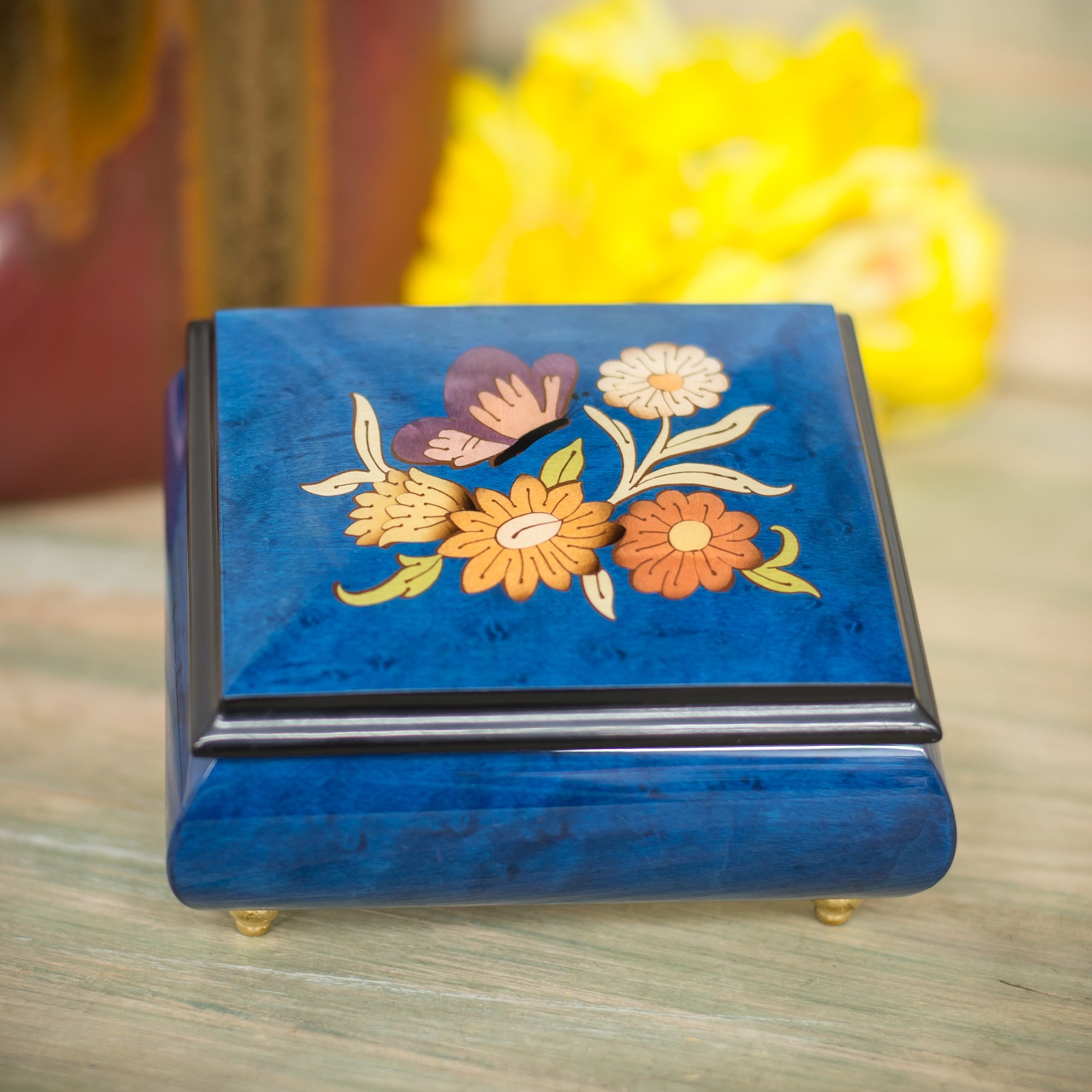 Blu scuro farfalla italiana realizzata a mano in legno di olmo Musical box plays Tune Blue Danube Waltz