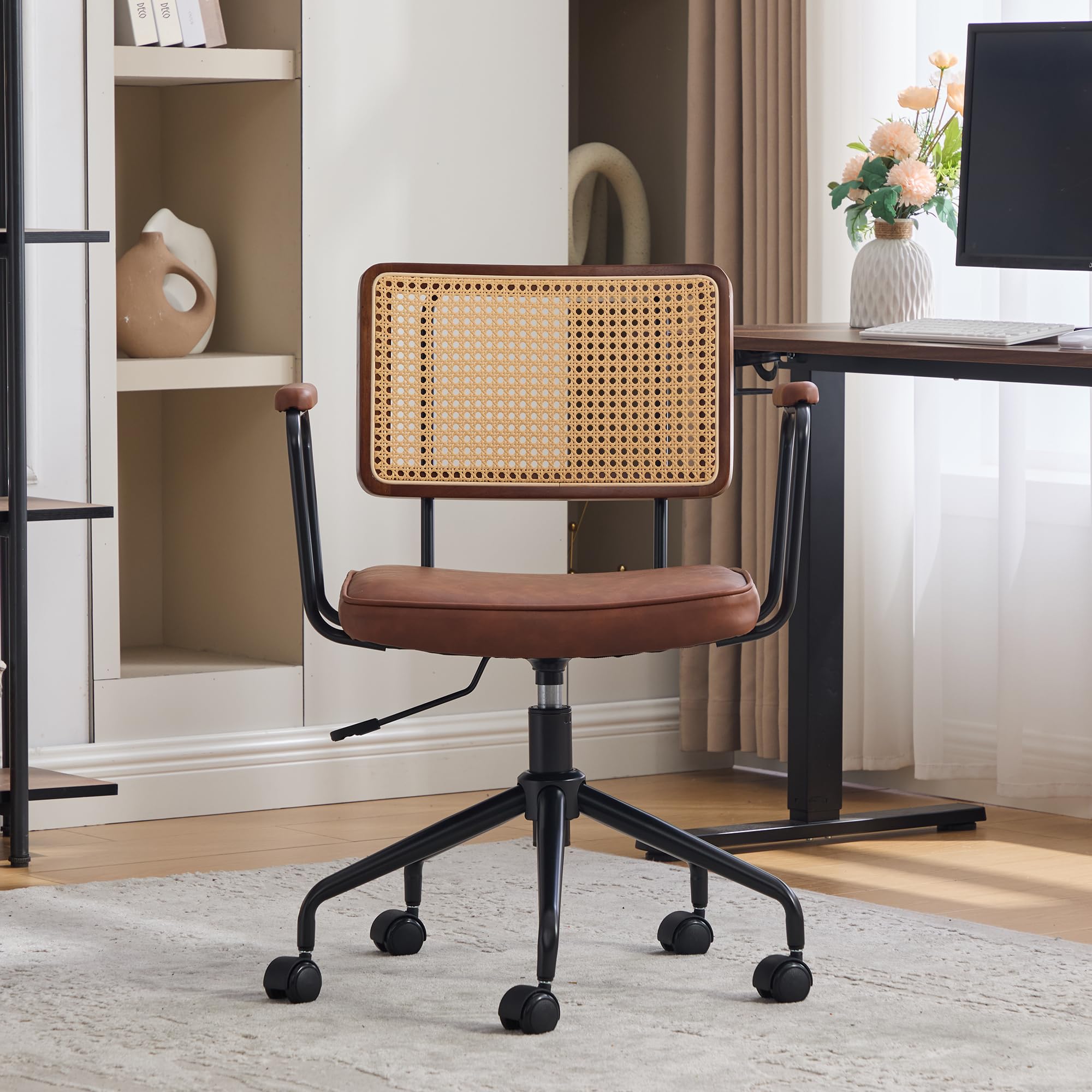 Sedia da ufficio vintage in rattan con braccioli, sedia girevole regolabile in altezza con sedile in pelle PU e schienale in rattan sintetico, per casa e ufficio, marrone