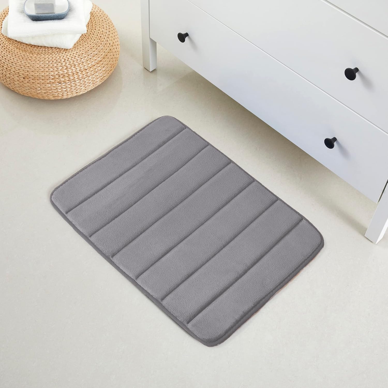Memory Foam Bath Mat, Super Soft Absorbent Bathroom Rug Non Slip 24 X 35 Inch, Bath Rug Quick Dry, Machine Washable Floor Carpet for Tub Shower, Home Decor Accessories, Grey