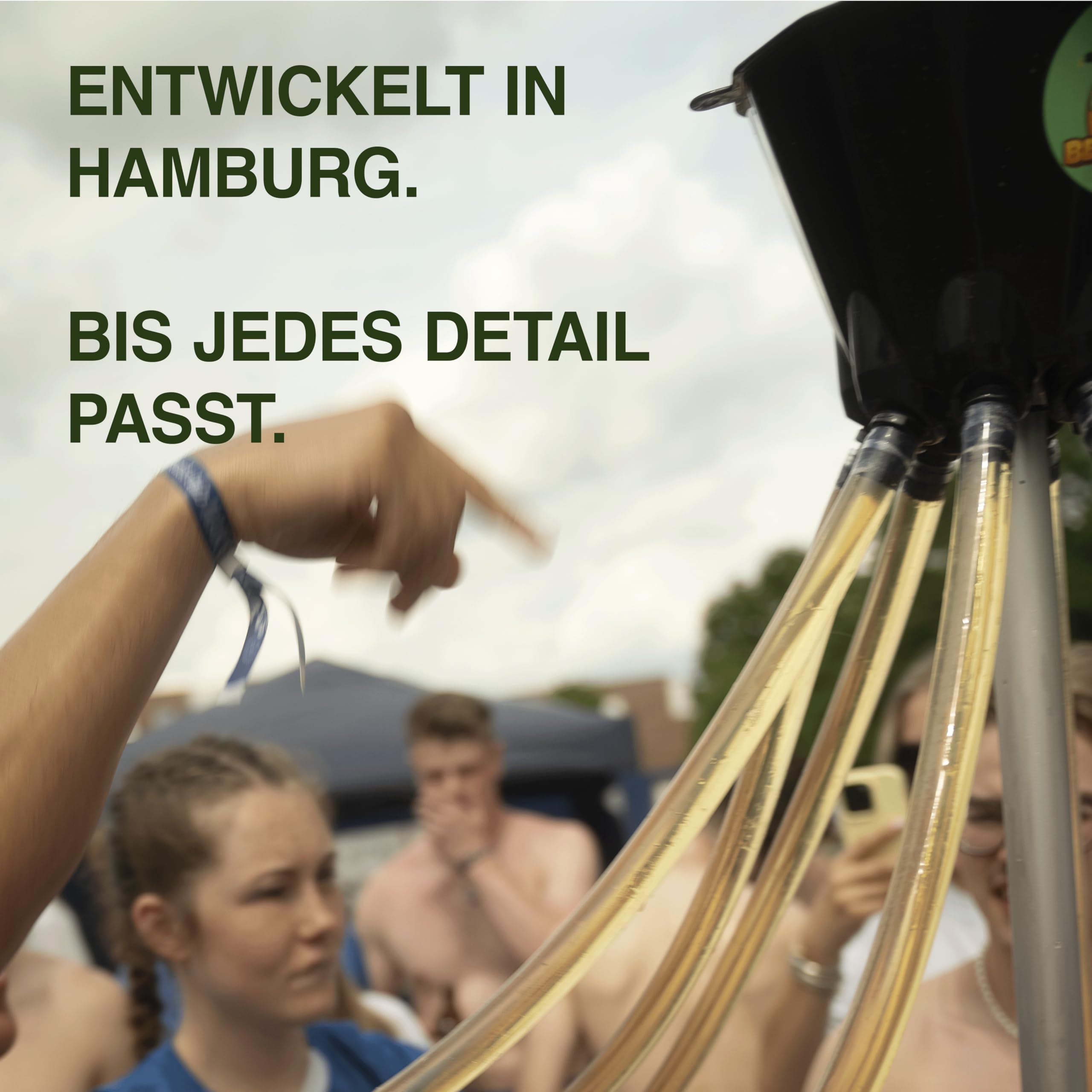 Bierbong Set 8er Biertrichter mit 8 Schläuchen, ca. 4,5L, Bier Trichter Saufen, Party Trinkspiel für Festival, Geburtstag und JGA