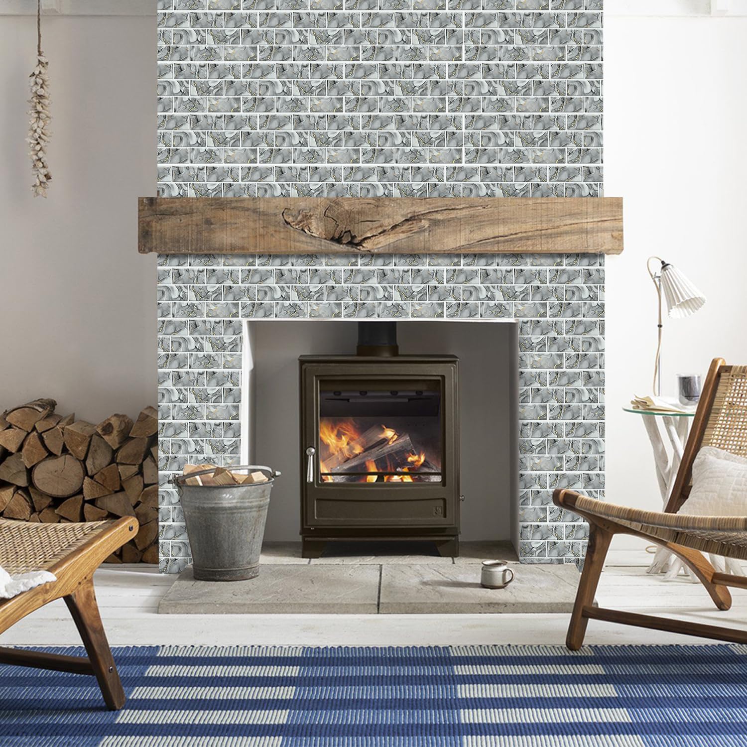 Stickers carrelage raffinés effet marbre gris et or pour salle de bain, cuisine et décoration intérieure. En PVC imperméable et résistant à l'huile, faciles à poser et à décoller. Lot de 30 stickers m