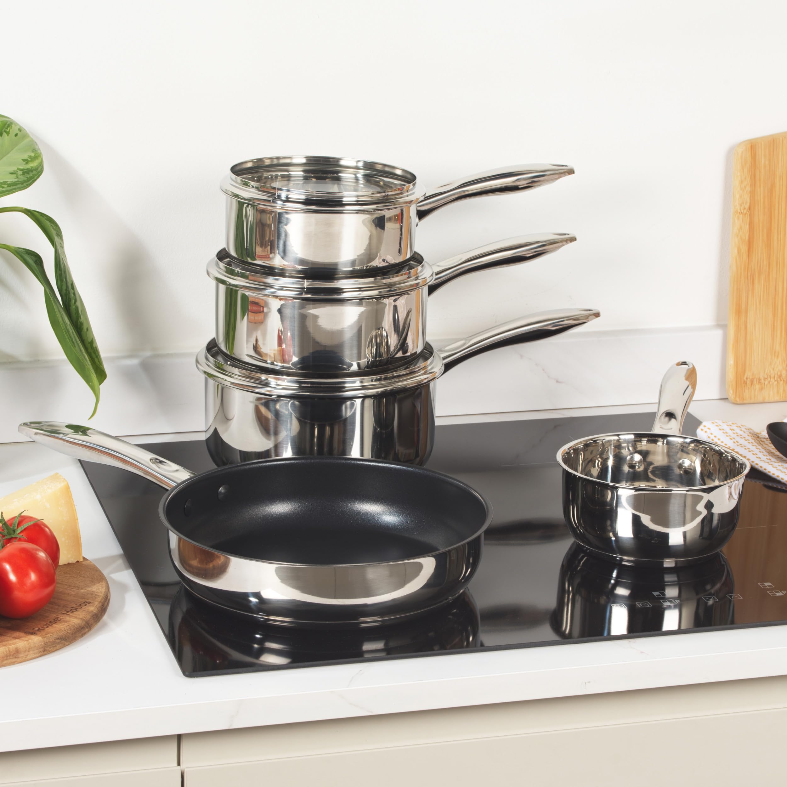 Russell Hobbs Set di pentole da 5 pezzi - antiaderente acciaio inox , padella da 24cm, pentola da 16/18/20 cm, lattiera da 14 cm, impilabile per tutti i piani cottura, Lavabile in lavastoviglie