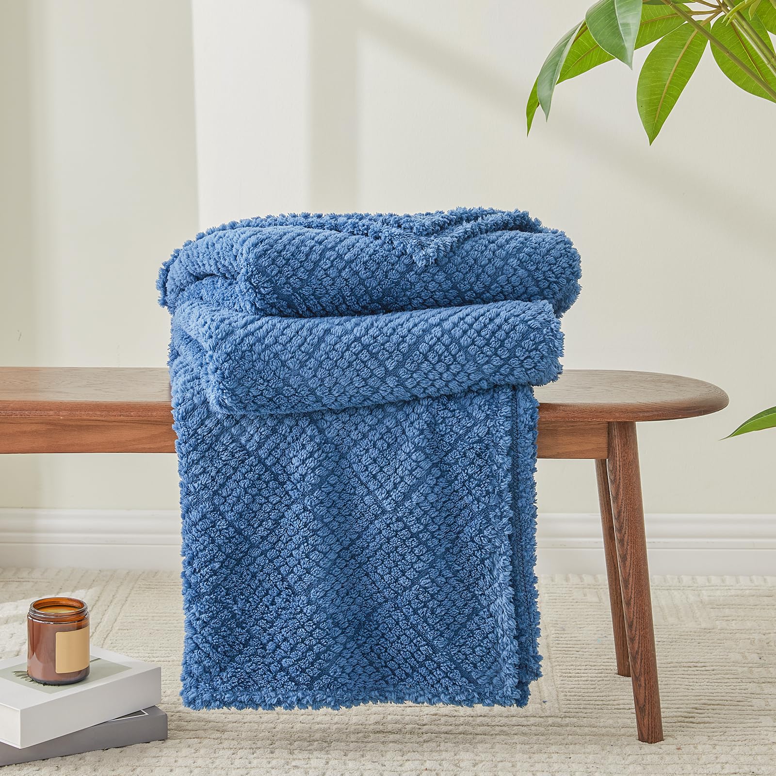 EMME Fleece Throw Blanket for Sofa 150 x 200cm, Single Flannel Blanket, Soft, Fluffy, Warm Cozy Versatile Throw for Bed Couch - Image 3