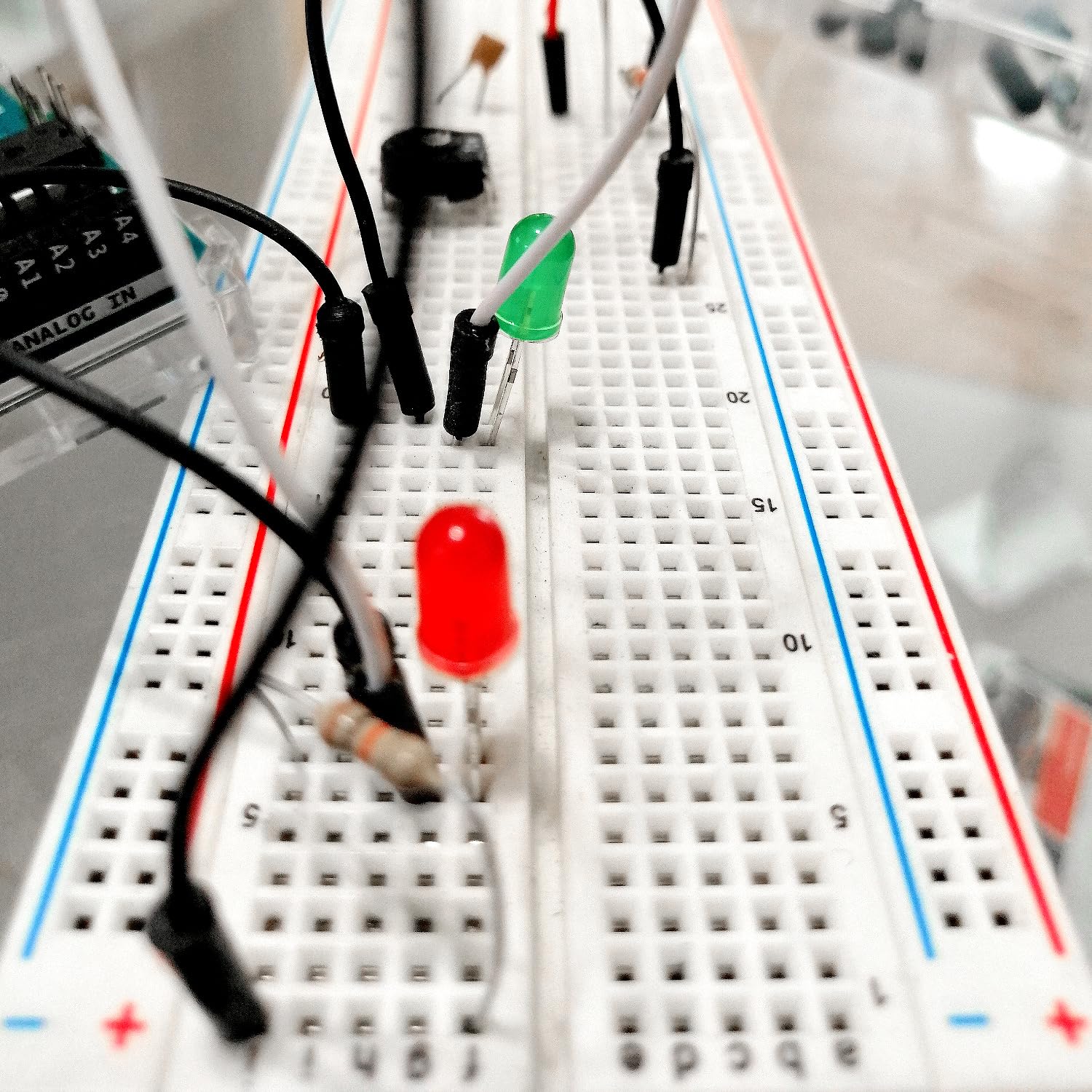 QWORK® 420 Pezzi 37 Valori Componenti Elettronici Kit con Breadboard, Modulo di Alimentazione e Jumper, Compatibile con Arduino, STM32, Raspberry Pi