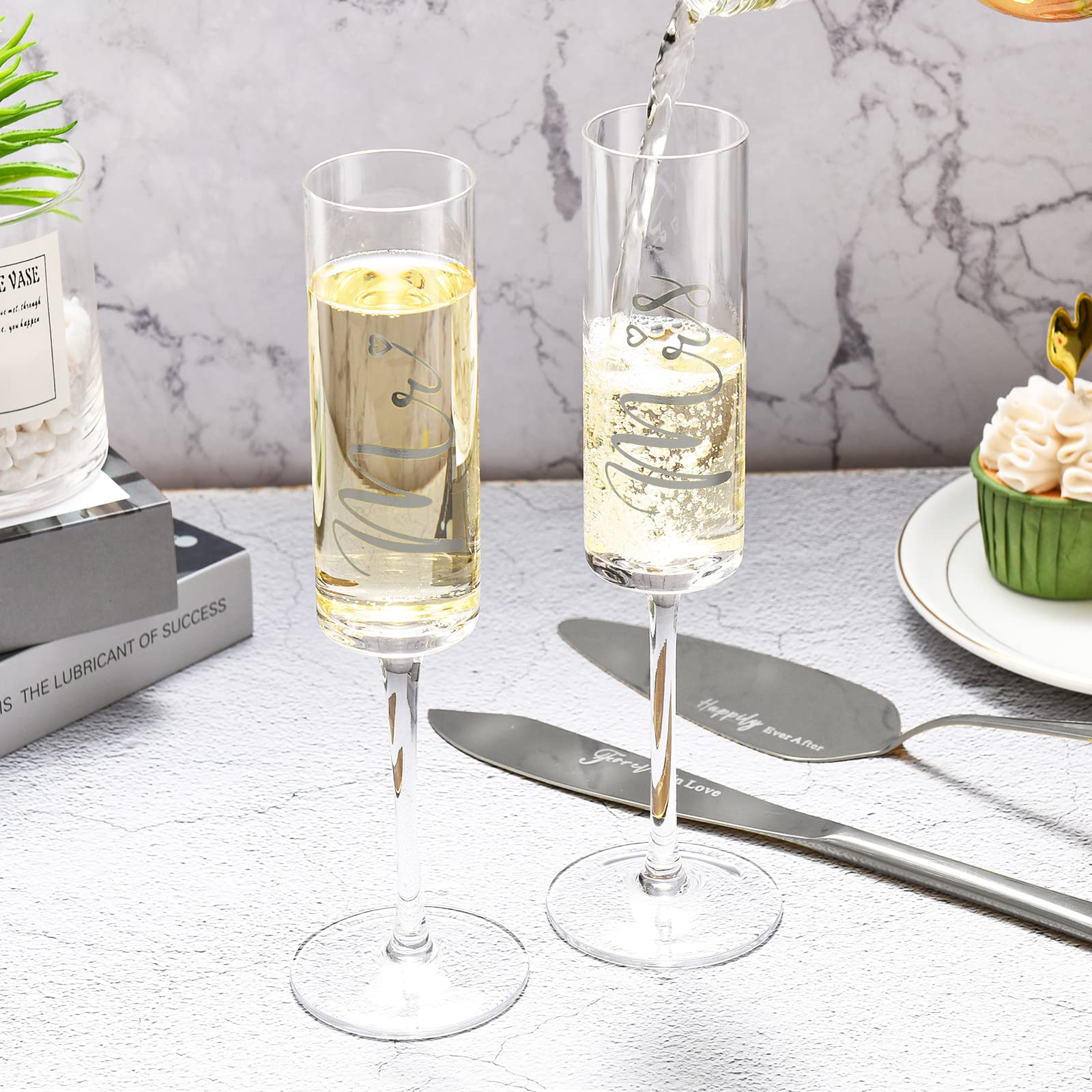 ROXBURGH Wedding Cake Knife and Server Set, Wedding Champagne Flutes, Silver Bride and Groom Champagne Flutes Toasting Glasses Engraved Mr and Mrs, Cake Cutting Set for Wedding Engagement Gifts