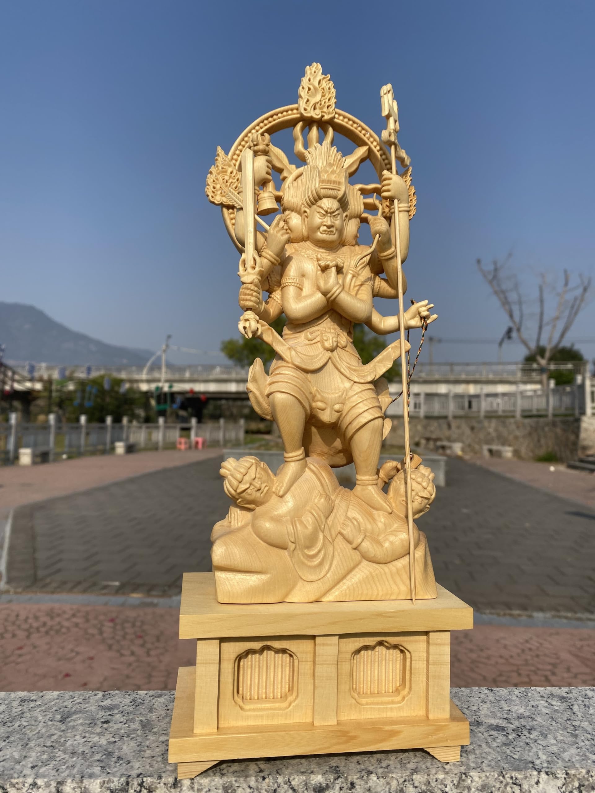 Amazon｜降三世明王 木彫りの仏像【降三世明王（ごうさんぜみょうおう