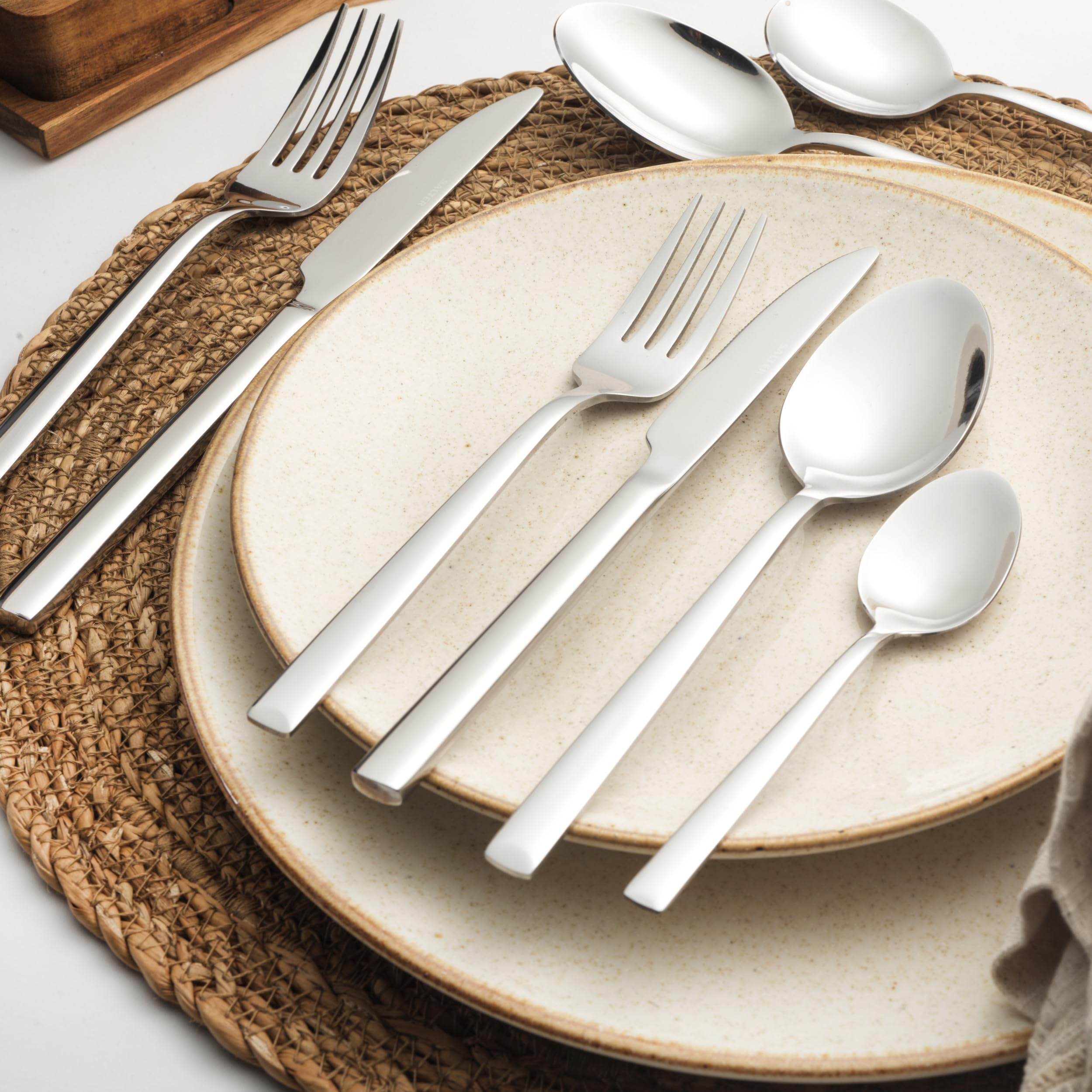 Salter BW12427EU7 Winslow 44 Piece Cutlery Set - Stainless Steel Silverware, Service for 6 People, Includes Knives, Forks, Teaspoons, Soup Spoons, Serving Spoons and Dessert Cutlery, 25 Year Guarantee