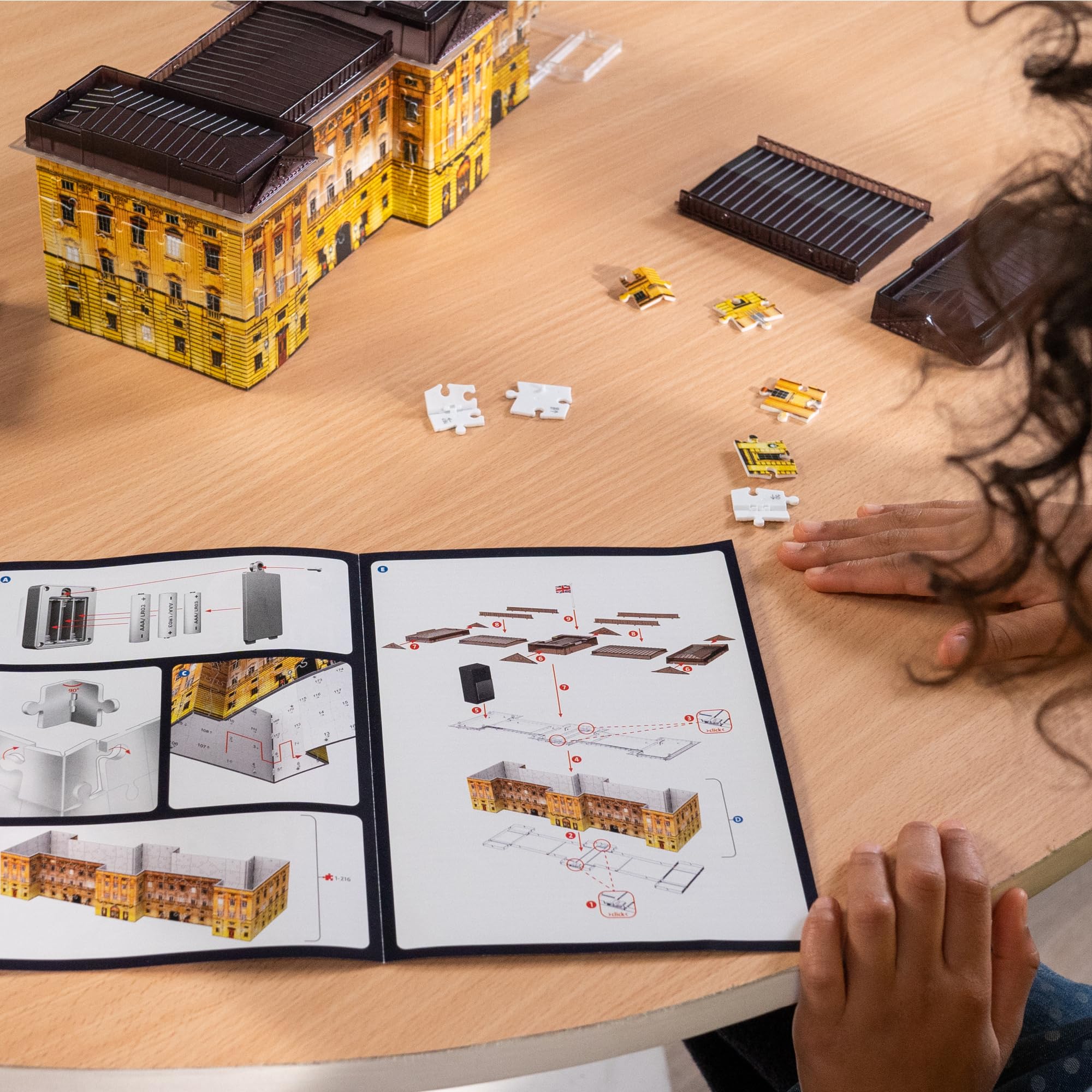 Ravensburger 3D Puzzle 12529 - Buckingham Palace Night Edition - leuchtet im Dunkeln - der Buckingham Palast zum selber Puzzeln für Erwachsene und Kinder ab 8 Jahren