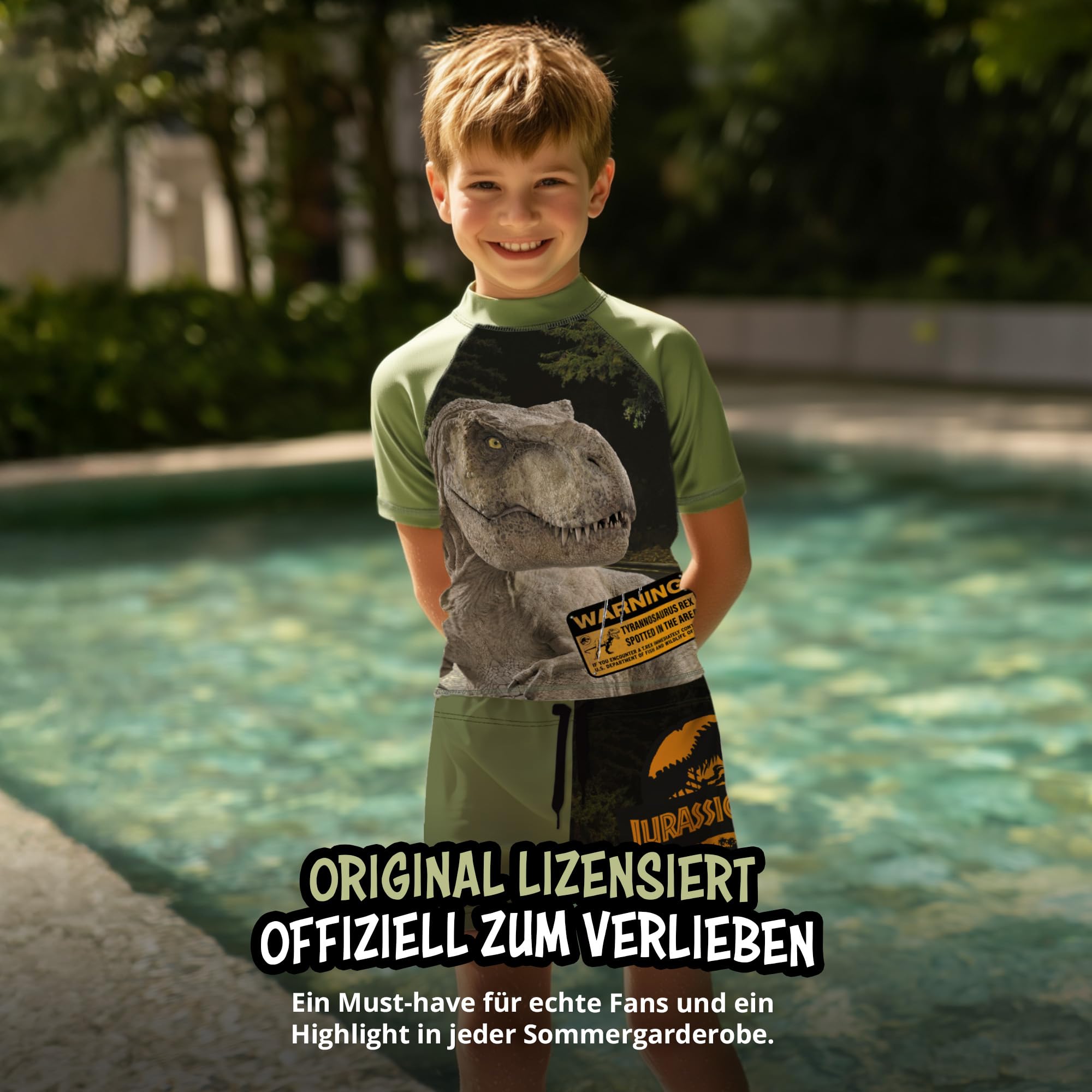 United Labels Jurassic World Maillot garçon 2 pièces Anti-UV 30, Vert, 122/128, T-Shirt + Short