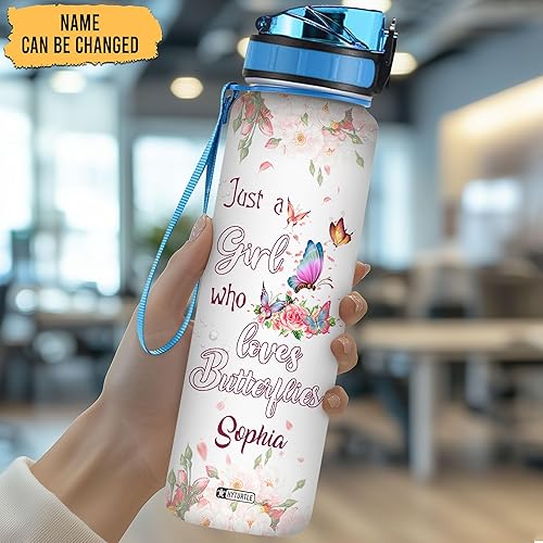Vista 2 de Hyturtle Botella de agua motivacional personalizada con texto en inglés "Just A Girl Who Loves Butterflies", botella de agua motivacional