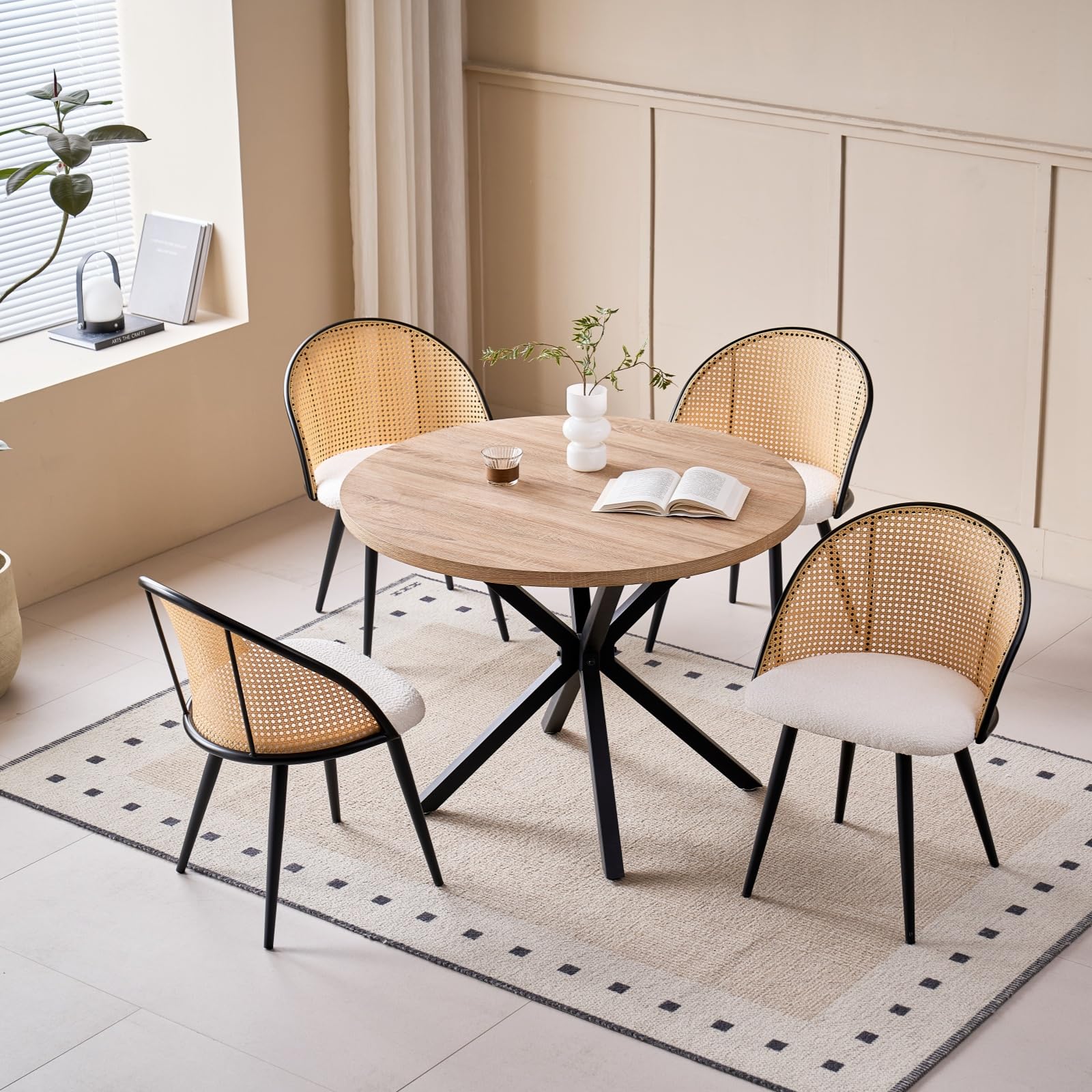 Set di 4 Sedie da Pranzo, Schienale in Rattan Intrecciato, Seduta in Peluche Granuloso, Struttura in Metallo Nero, Possono Essere Utilizzate come Sedie da Cucina, Sedie da Soggiorno - 3#