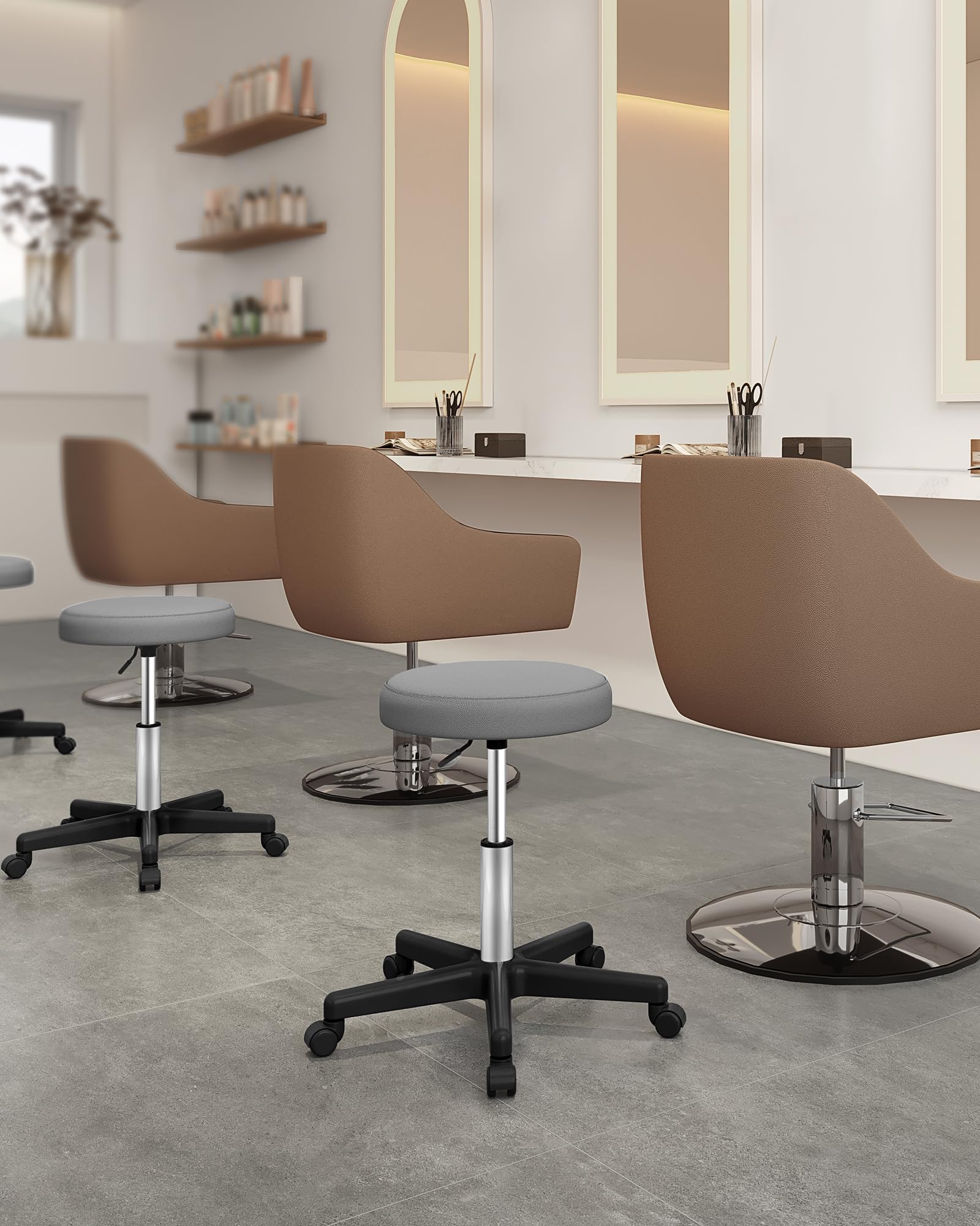 SONGMICS Sgabello Girevole con Ruote, Altezza Regolabile 46-58 cm, Sgabello da Bar Imbottito Rivestito in PU, Sgabello da Lavoro per Studio Ufficio Salone di Bellezza, Grigio Tortora LJB061G01
