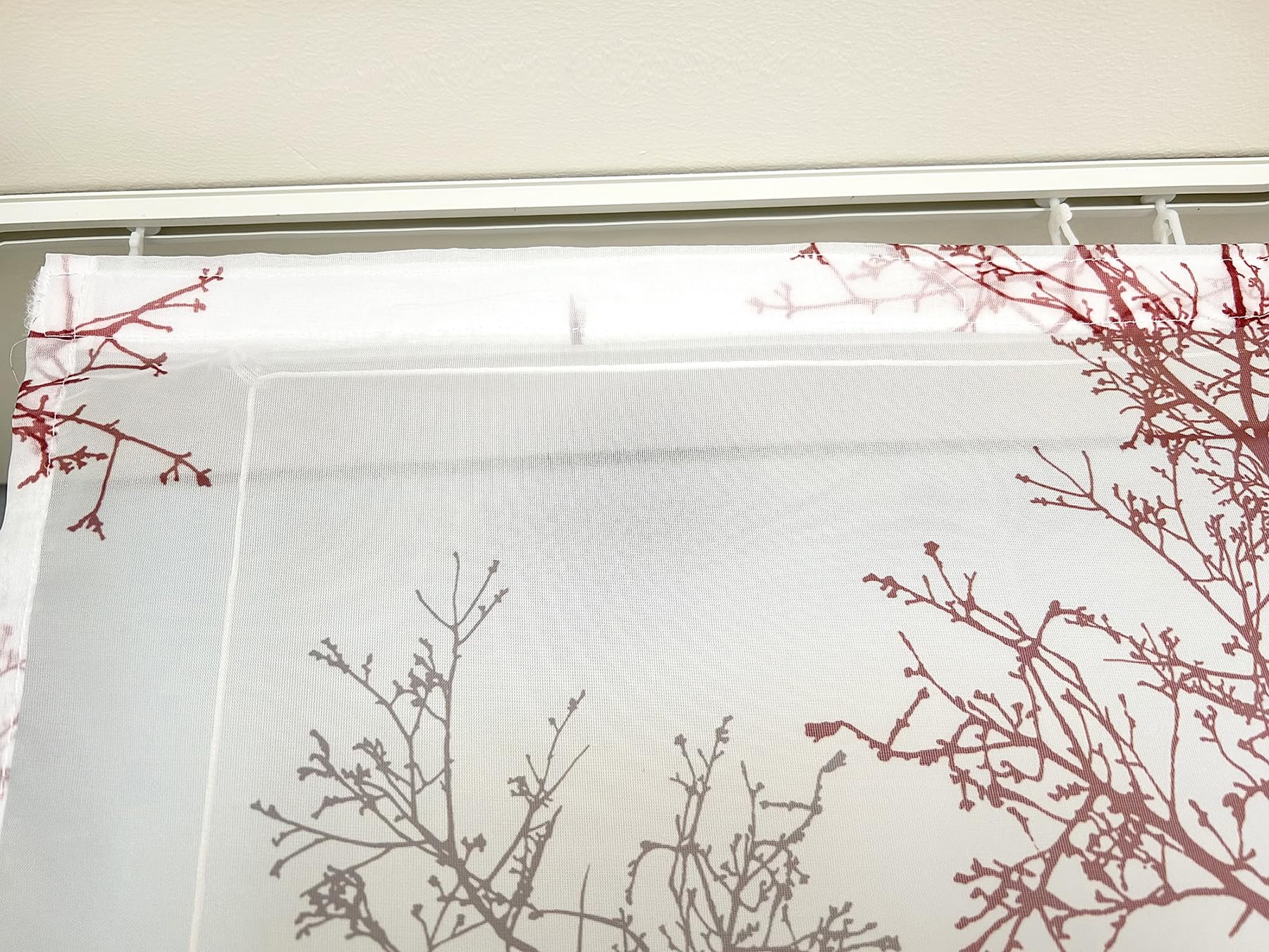 Devola Raffrollo Zweige Gardinen mit Druck Raffgardine Landhaus Rollos für Fenster Küchenvorhang Kurz Transparent Modern Fenstergardinen Wohnzimmer HxB 140x120cm Rot mit Klettband 1 Stück