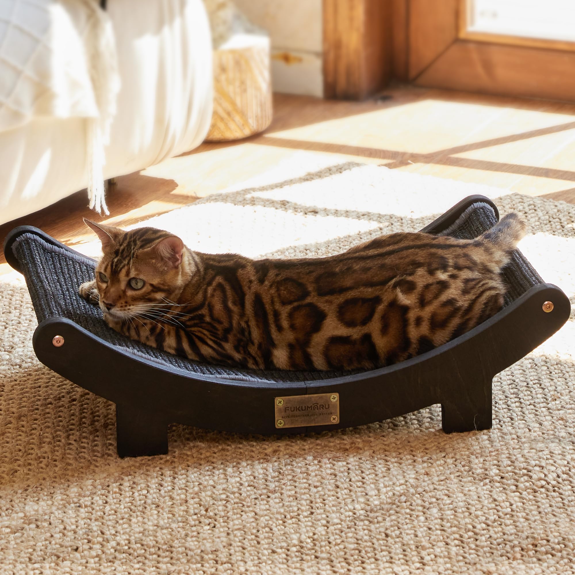 FUKUMARU Rascador de sisal en Madera, 60 cm Cama rascadora Robusta para Gatos domésticos, Hamaca de sisal 100% Natural, Base de Madera Maciza para Dormir y rascar uñas (Negro)