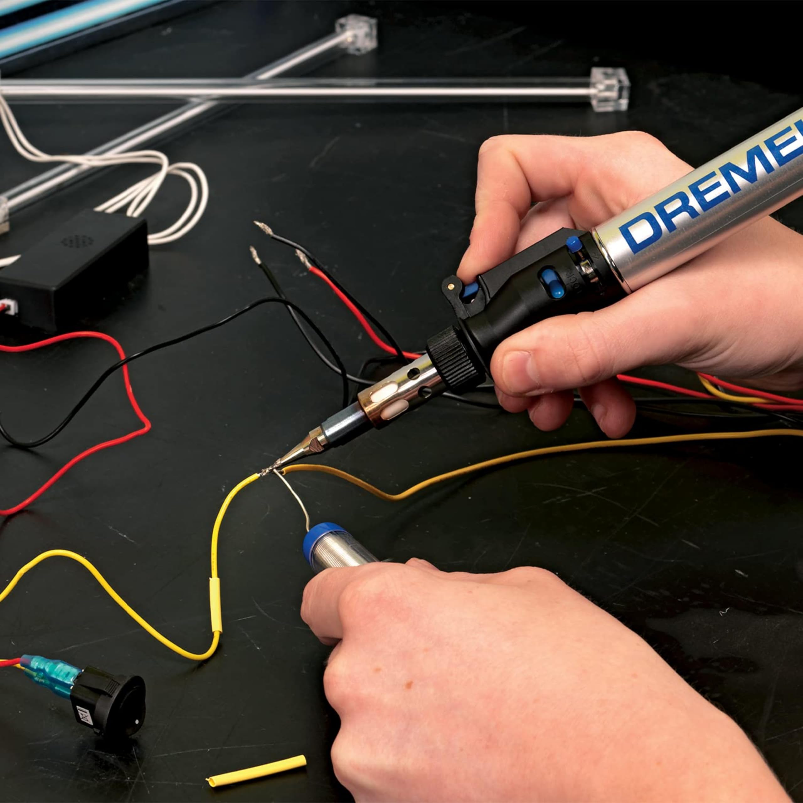Dremel Versatip 2000 - Soldador sin cables, kit de soldadura de gas butano con 7 puntas intercambiables para quemado de madera, pirograbado, fabricación de joyas, artes y manualidades