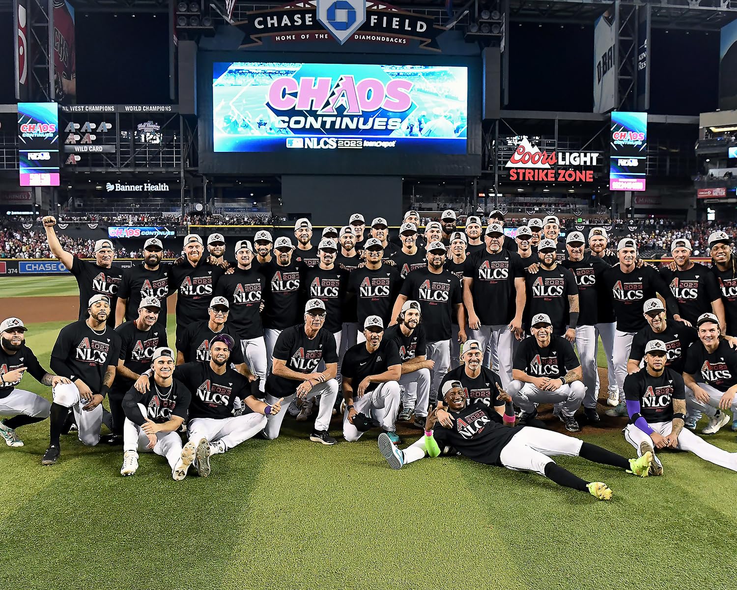 SPORTSPHOTOSUSA 2023 Arizona Diamondbacks Celebrate Advancing To NLCS 8x10 Team Photo 2-image-35