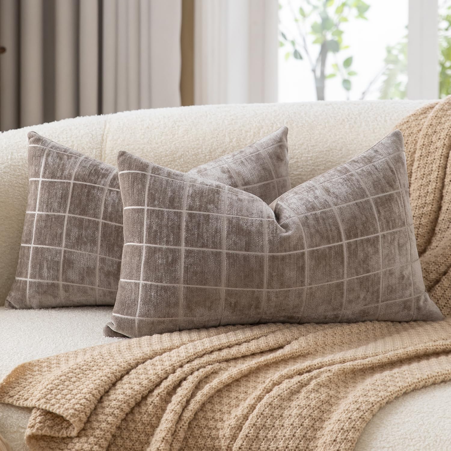 Mandioo Pack of 2 Chenille Check Cushion covers 30x50cm 12x20 Inch Vintage Plaid Decorative Pillow Covers Soft Velvet Backing Throw Pillow cases Farmhouse Sofa Couch Bed Living Room Taupe