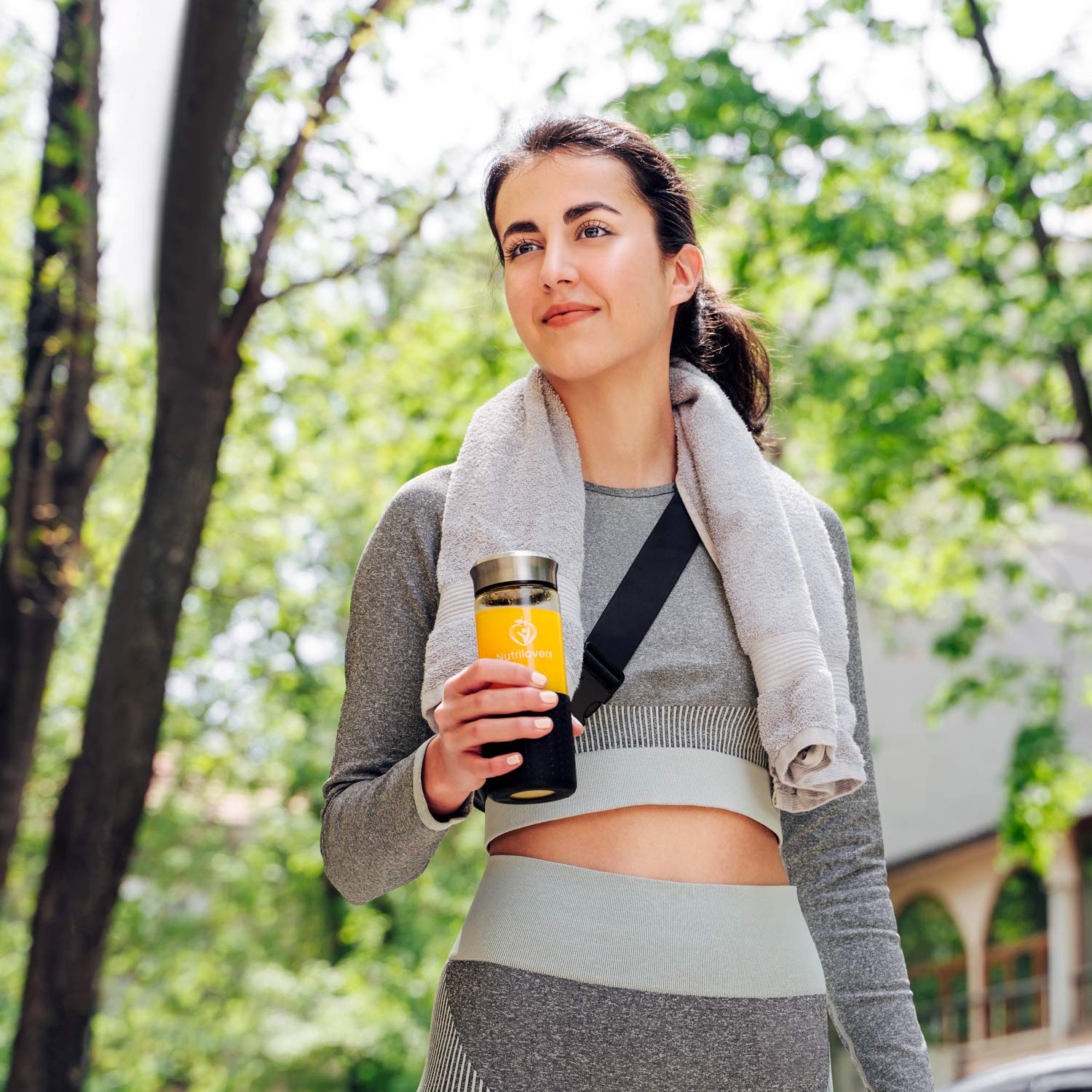 Nutrilovers Slow Juice Saft Glasflasche to go - Gefrierfeste Glas Trinkflasche aus robustem Borosilikatglas (BPA-frei & Geschmacksneutral), 450 ml