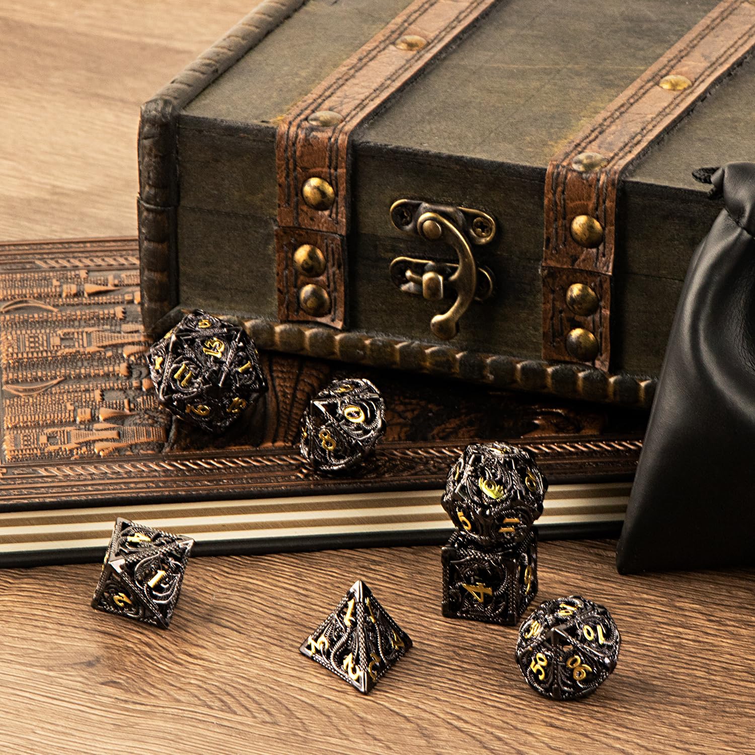 7-teiliges DND-Würfel-Set aus hohlem Metall in Vintage-Holzbox und Tasche, hochwertige hohle polyedrische Würfel für Dungeons and Dragons, RPG-Tischspiele, Sammlergeschenk
