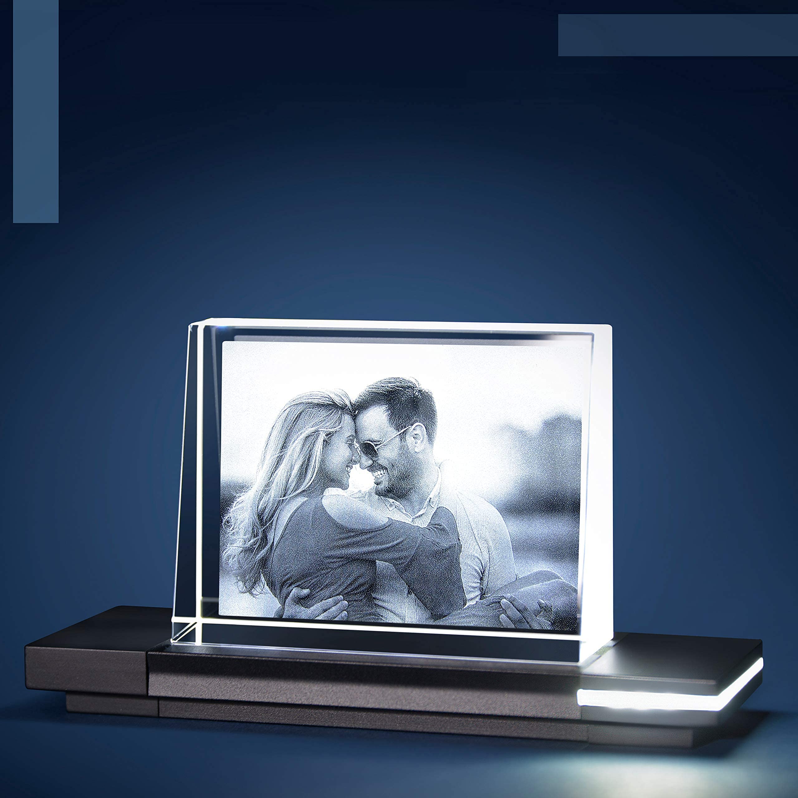 LOOXIS Glasfoto Mit LED-Leuchtsockel – Dein Foto In 3D-Lasergravur, Größe S (60x80x25 Mm)