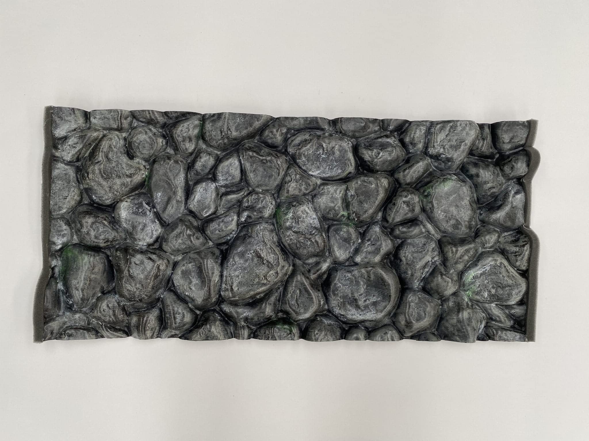 PLASTIKO - Fond d'aquarium 3D | Fond de 80 x 40 cm | Facile à installer et à nettoyer | Aucun collage nécessaire | Sécuritaire pour les animaux | Gris avec un motif de galets
