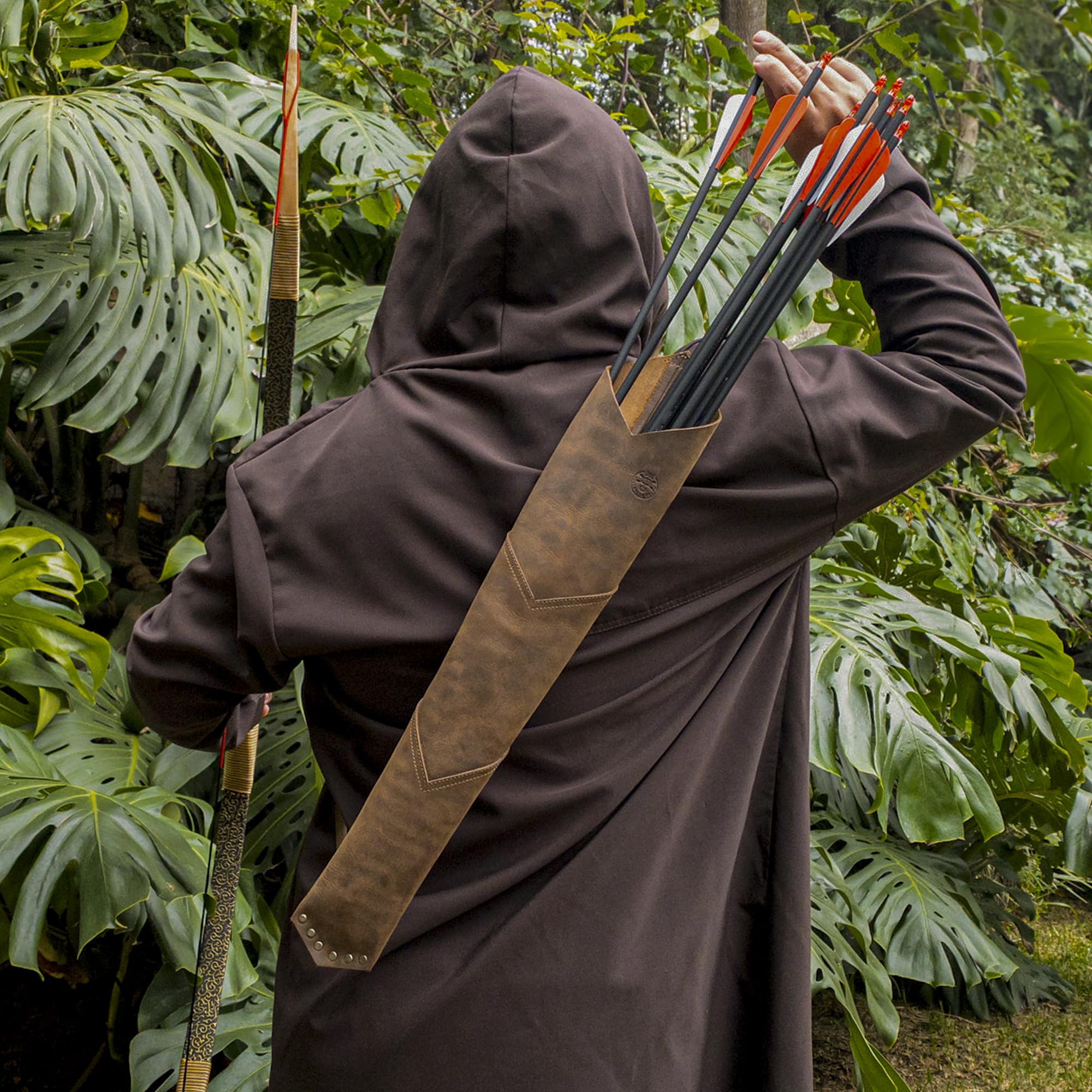 Valhalla Gear, Back Arrow Archery Quiver, Vintage Holder for Shooting Practice, Training, Full Grain Leather, Handmade Archer Accessories, Bourbon Brown