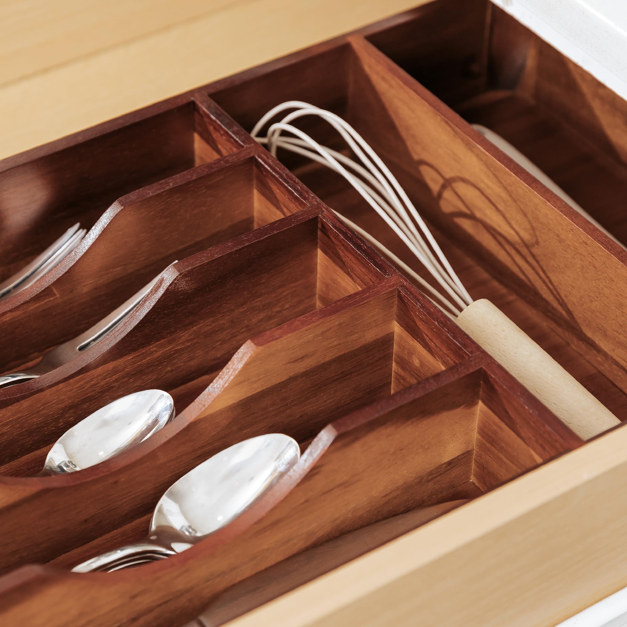 Organizador de cubiertos, cubiertos y utensilios para cajones de cocina, fijo de 10.5 pulgadas de ancho, 7 compartimentos de almacenamiento, pies antideslizantes, esquinas redondeadas, 7