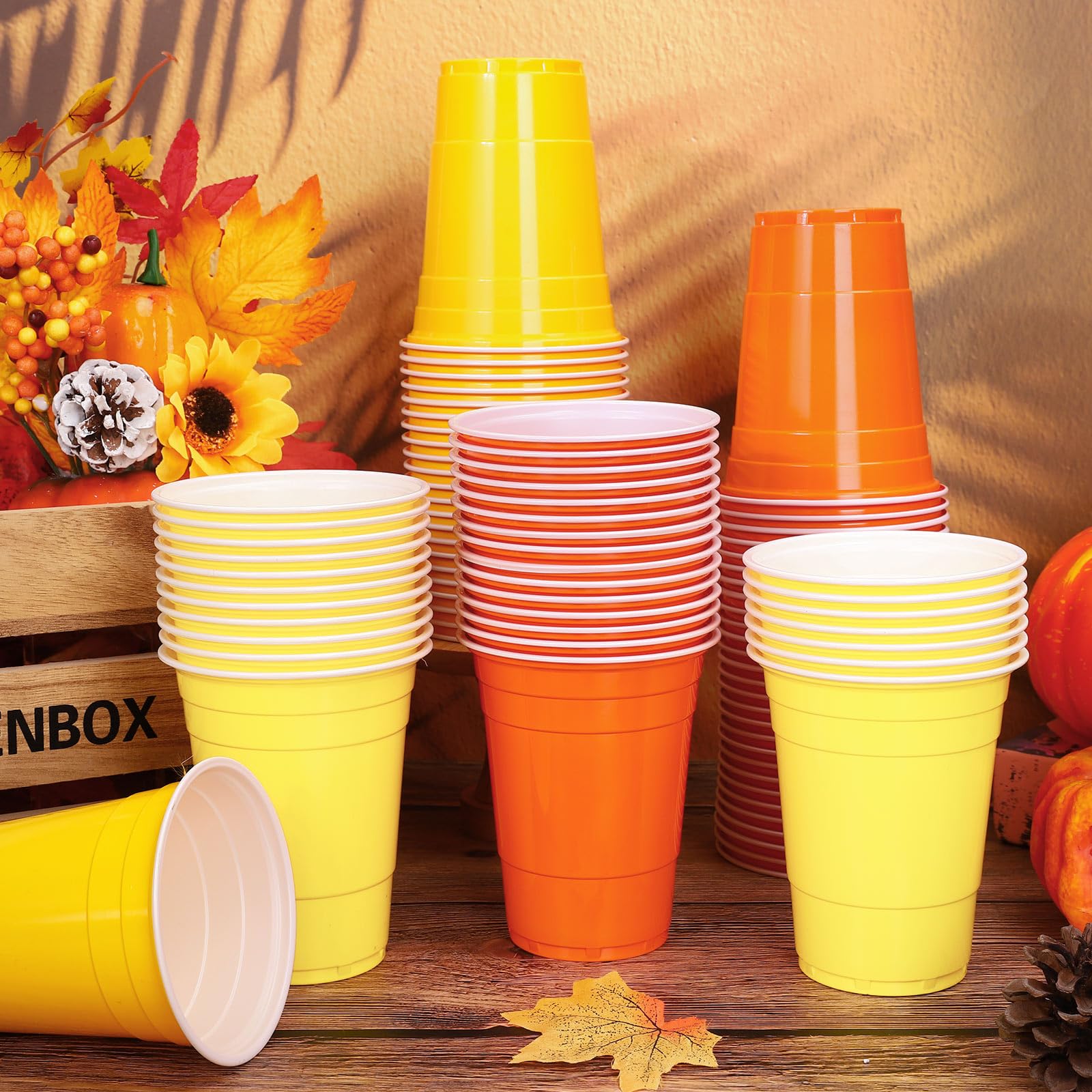 FYSUIMU Einweg-Trinkbecher aus Kunststoff, 473 ml, 3 Herbstfarben, stapelbar, Partybecher für Herbst, Erntedankfest, Partyzubehör, 150 Stück, Orange / Gelb